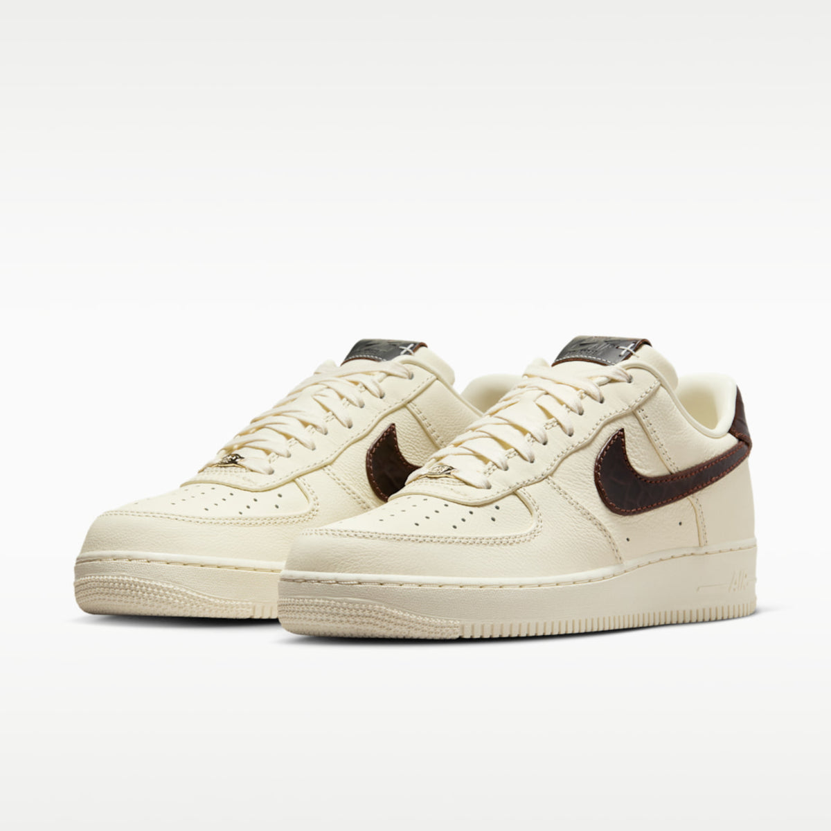 Мъжки кецове Nike Air Force 1 '07 - IH7332-001 модел отпред