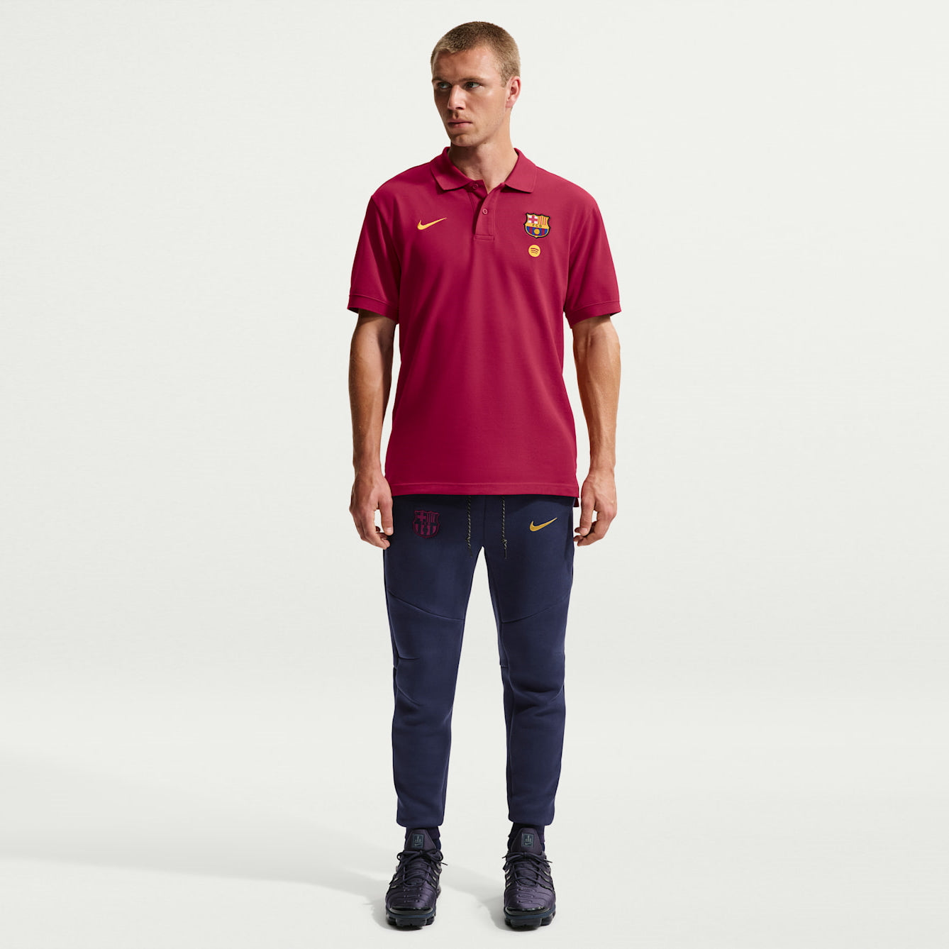 Мъжки джогър Nike F.C. Barcelona Tech Fleece Football Joggers - II3250-498 модел отпред
