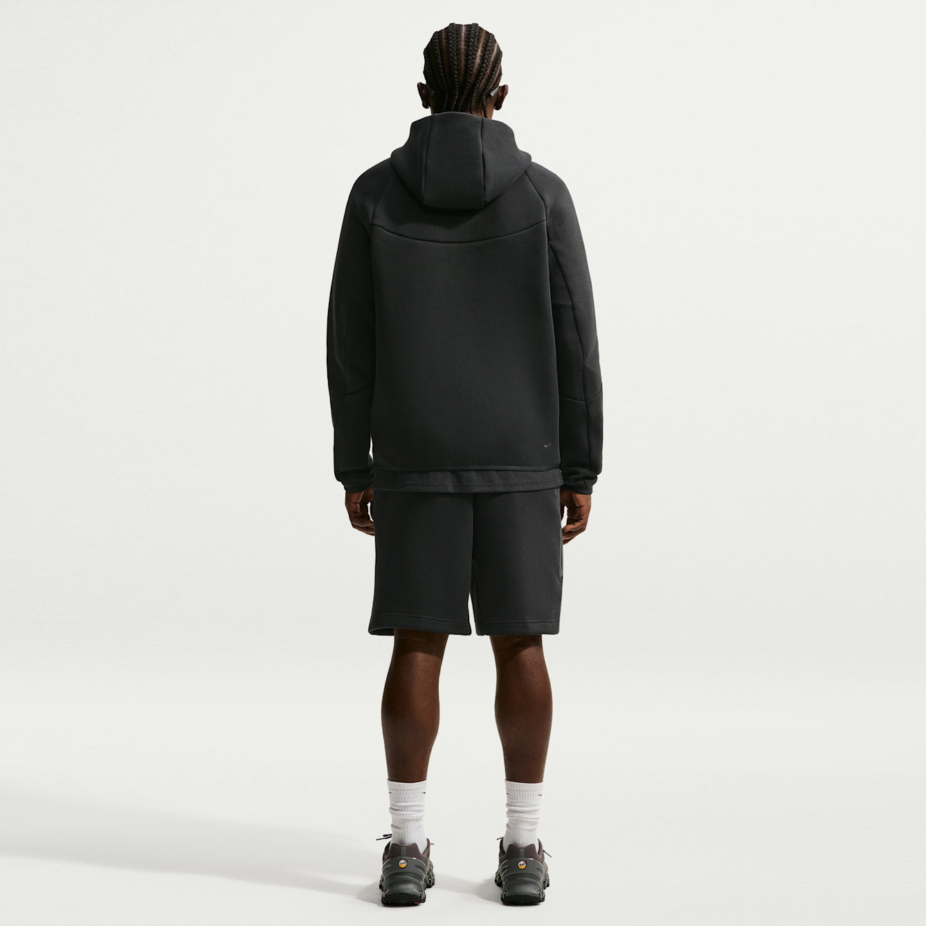 Мъжки къс панталон Nike Tech Fleece Shorts - IM0693-010 модел отзад