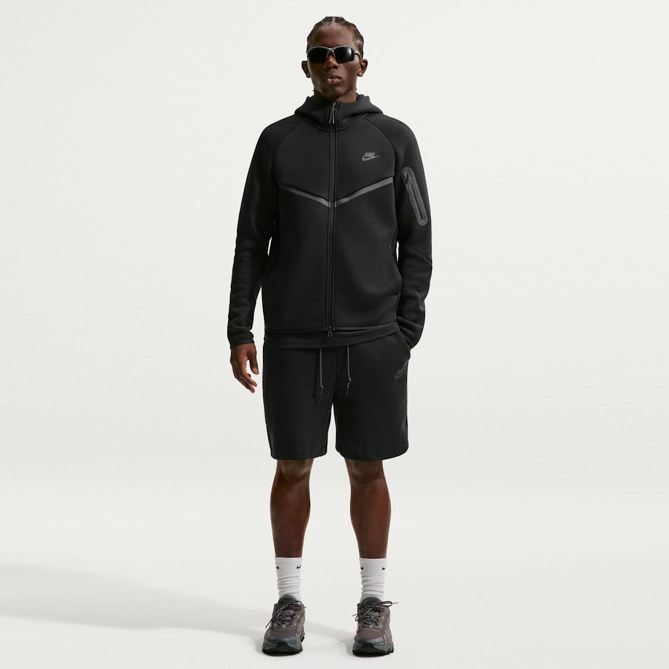 Мъжки къс панталон Nike Tech Fleece Shorts - IM0693-010 модел отпред