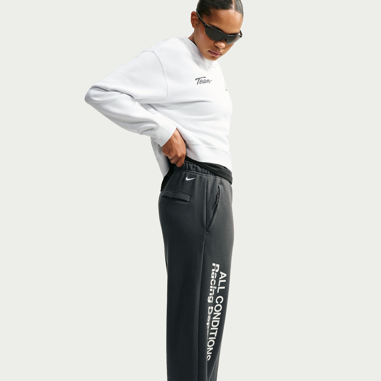 Унисекс панталон Nike ACG 'Tuff Fleece' Dri-FIT Pants - IU8172-070 модел жена