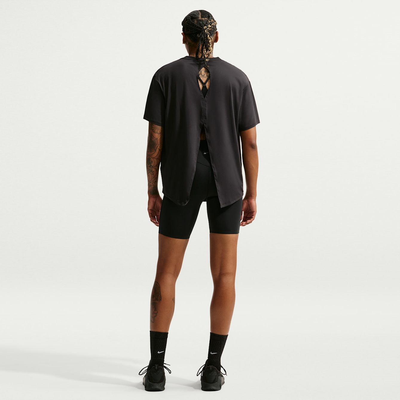 Дамска тениска Nike One Dri-FIT Short-Sleeve Top - IV4935-010 отзад