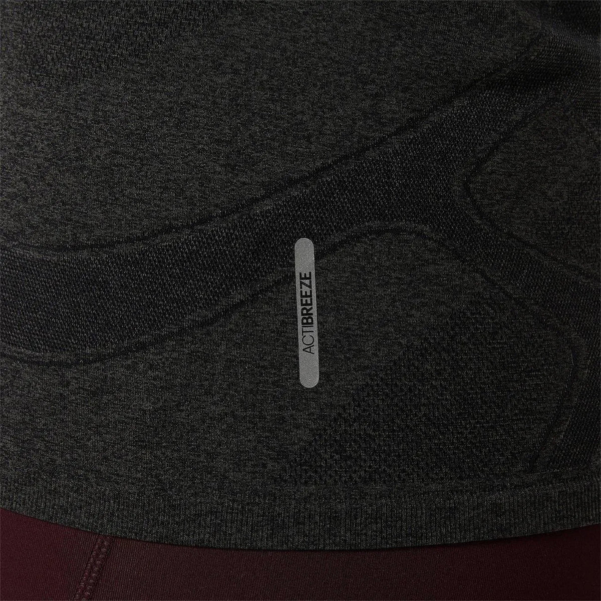 Дамска блуза Asics Road Seamless Top - 2012D290-001 детайл лого