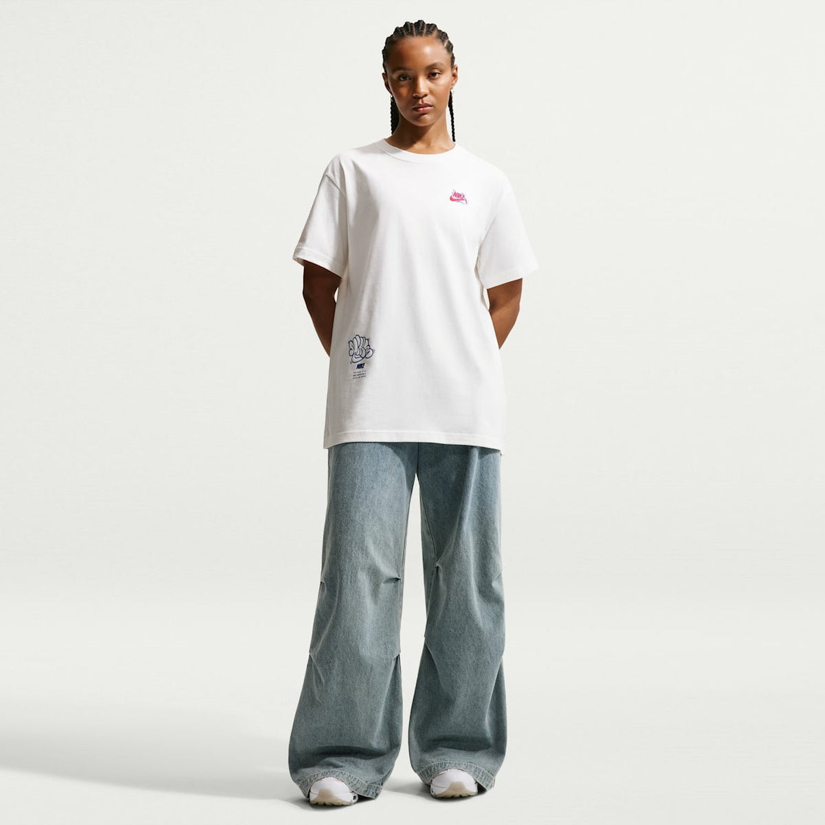 Дамска тениска Nike Sportswear Classic Oversized T-Shirt - IV5485-133 модел отпред
