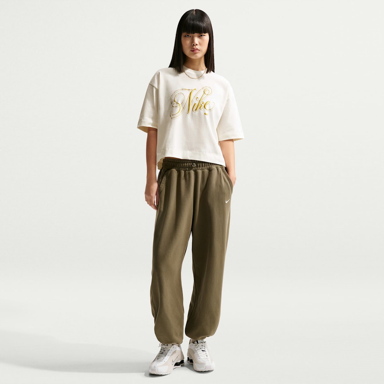 Дамска тениска Nike Sportswear Oversized Short-Sleeve T-Shirt IH7607-133 модел отпред