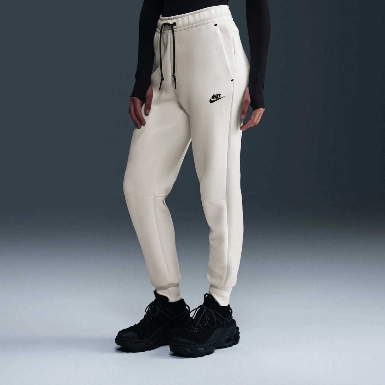 Дамски джогър Nike Tech Fleece Mid - Rise Joggers - Airhouse