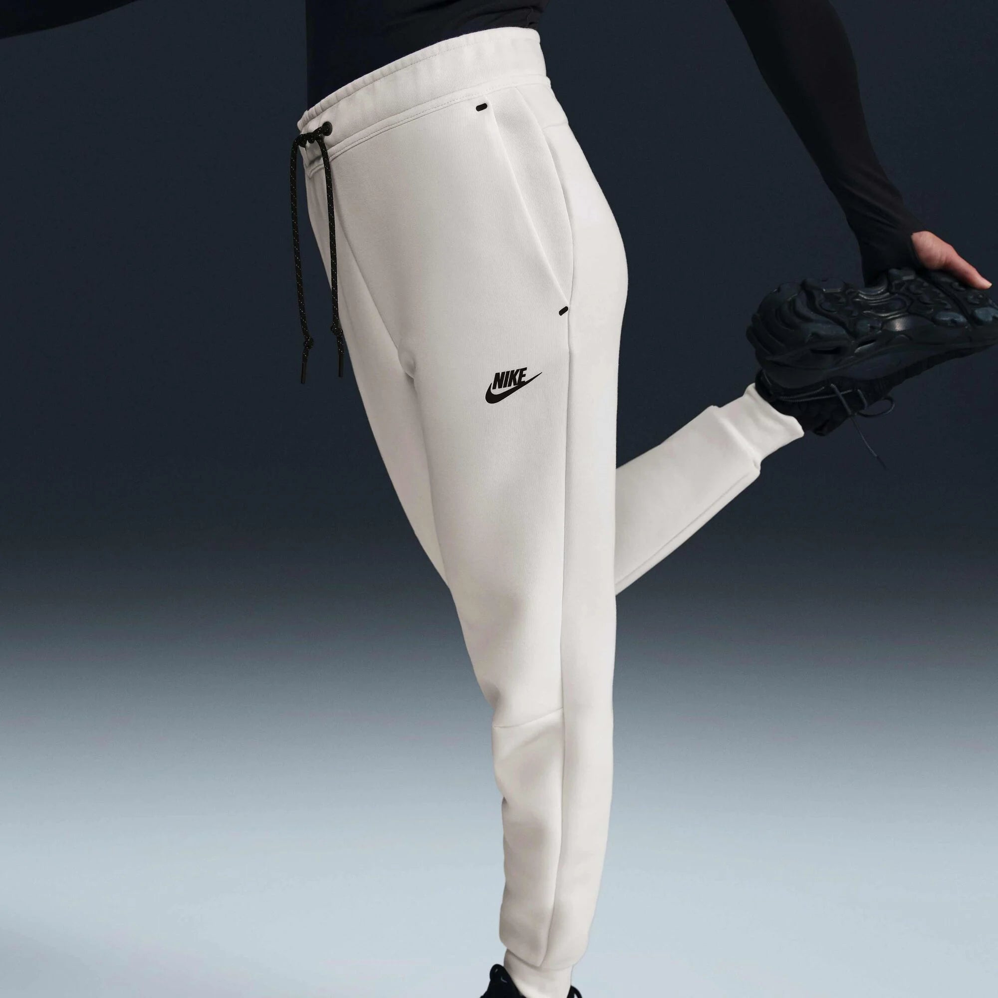 Дамски джогър Nike Tech Fleece Mid - Rise Joggers - Airhouse