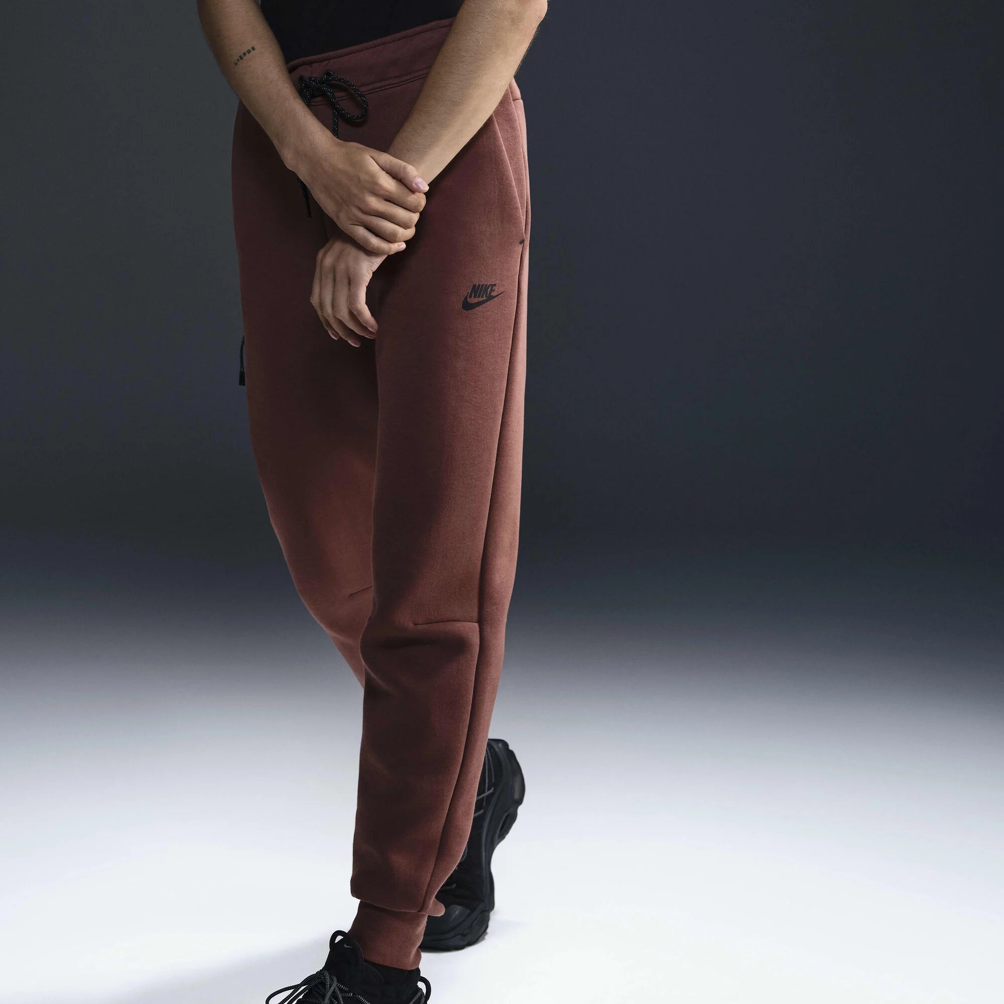 Дамски джогър Nike Tech Fleece Mid - Rise Joggers - Airhouse