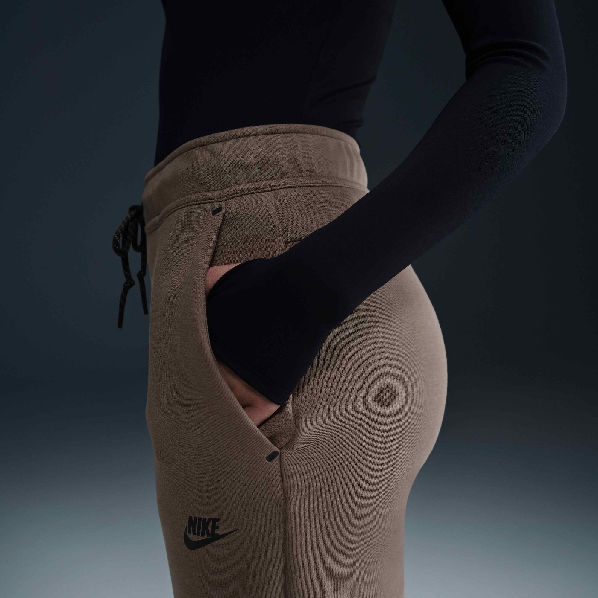 Дамски джогър Nike Tech Fleece Mid - Rise Joggers - Airhouse