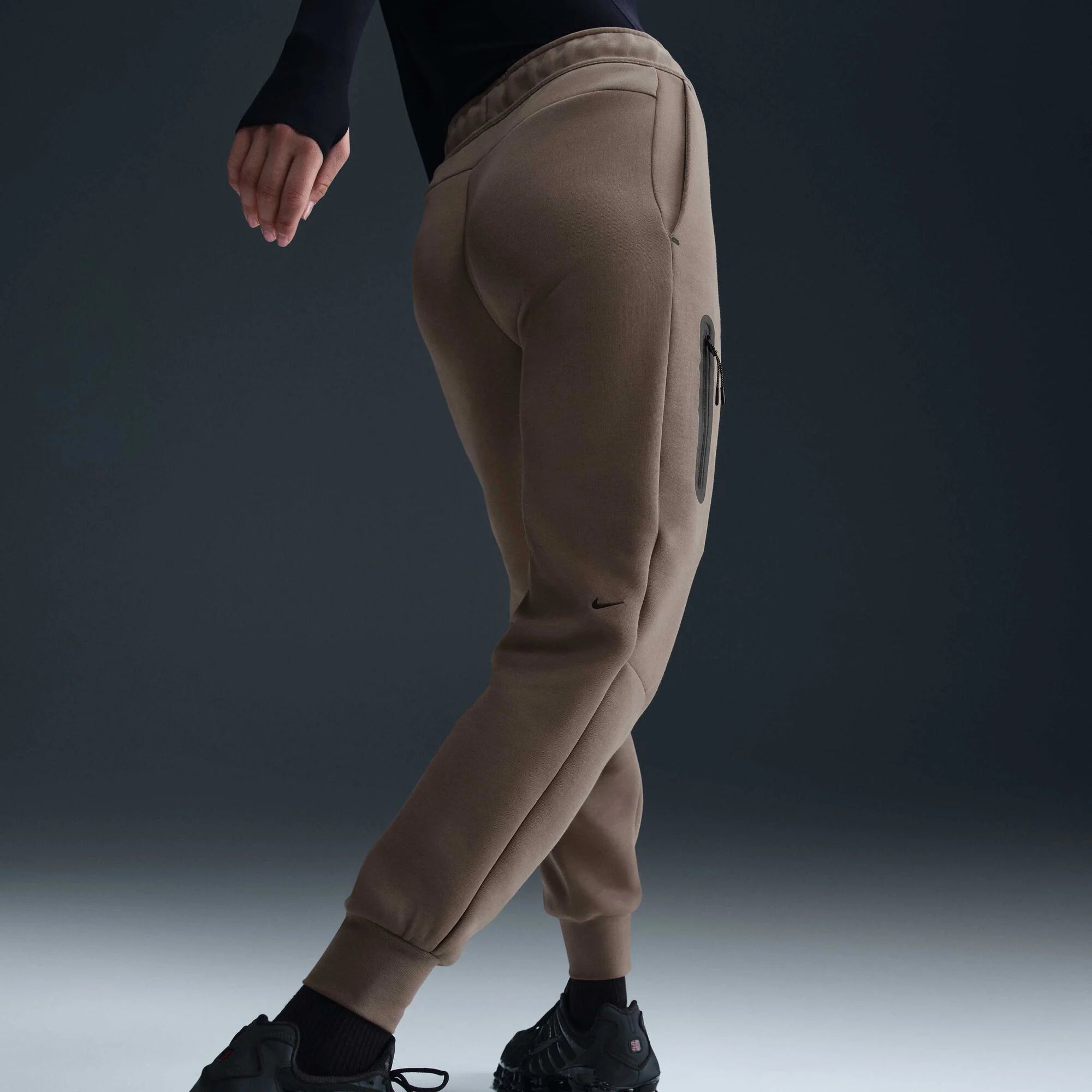 Дамски джогър Nike Tech Fleece Mid - Rise Joggers - Airhouse