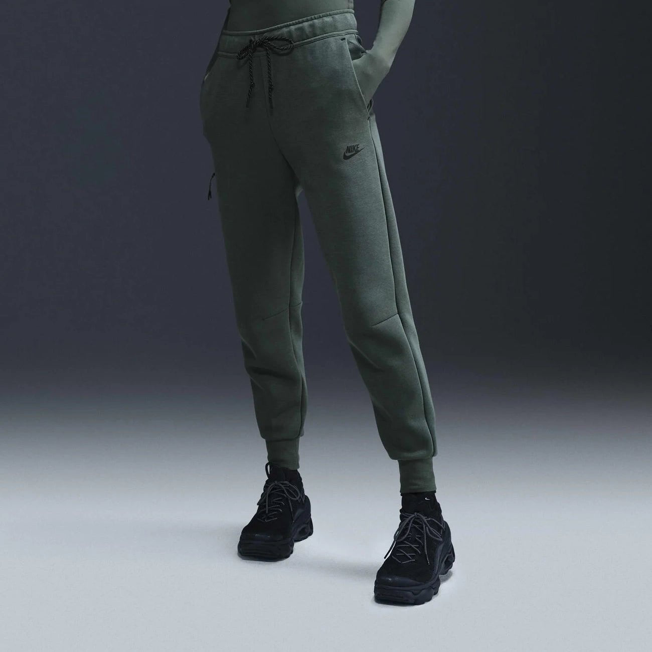Дамски джогър Nike Tech Fleece Mid - Rise Joggers - Airhouse