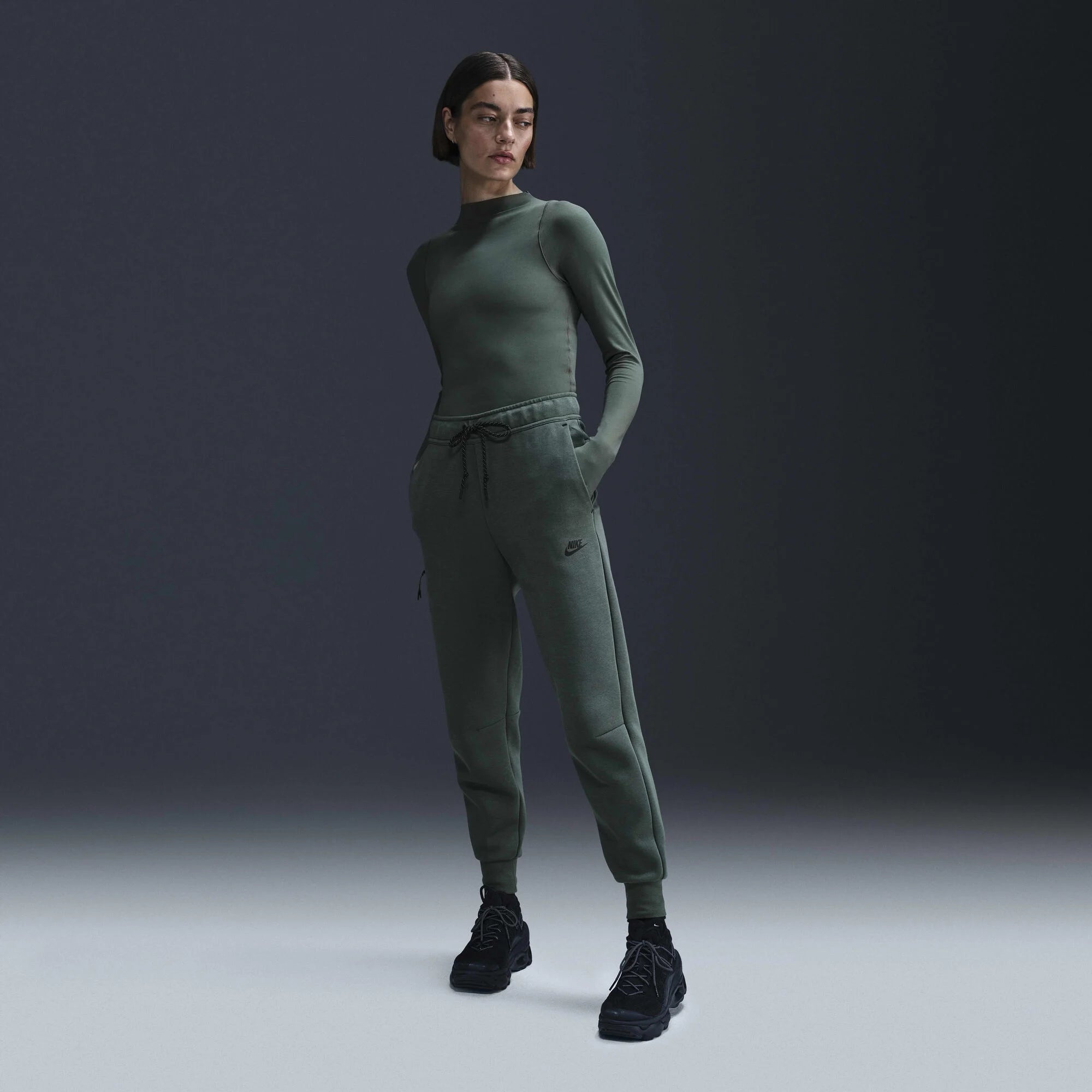 Дамски джогър Nike Tech Fleece Mid - Rise Joggers - Airhouse