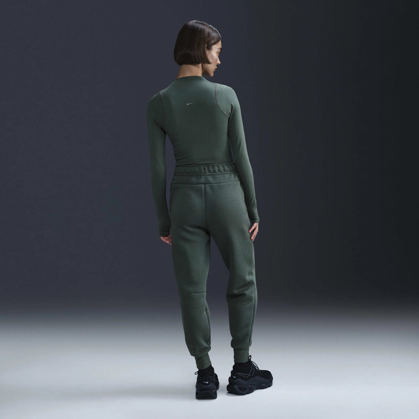 Дамски джогър Nike Tech Fleece Mid - Rise Joggers - Airhouse