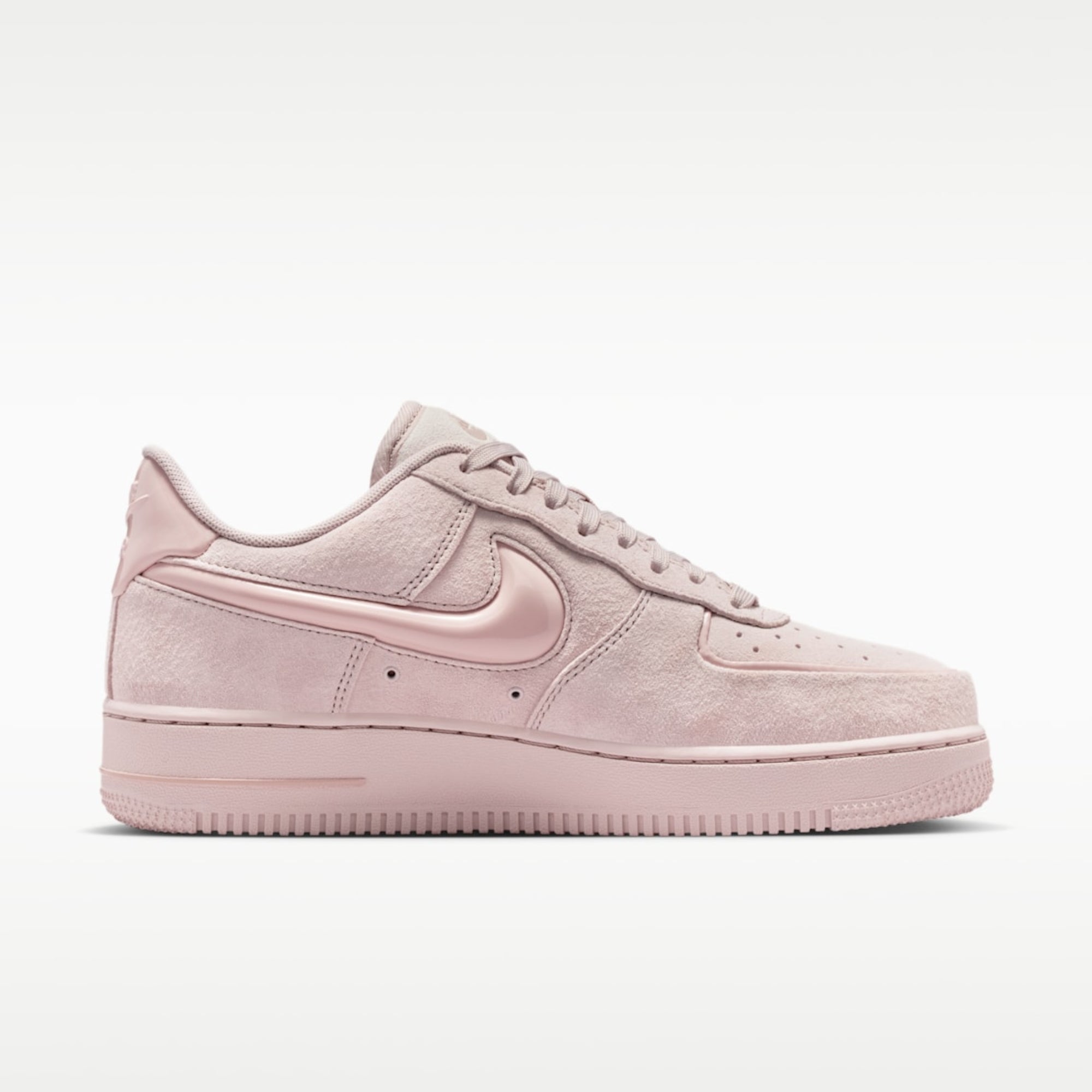 Дамски кецове Nike Air Force 1 '07 HV4406-601 отстрани
