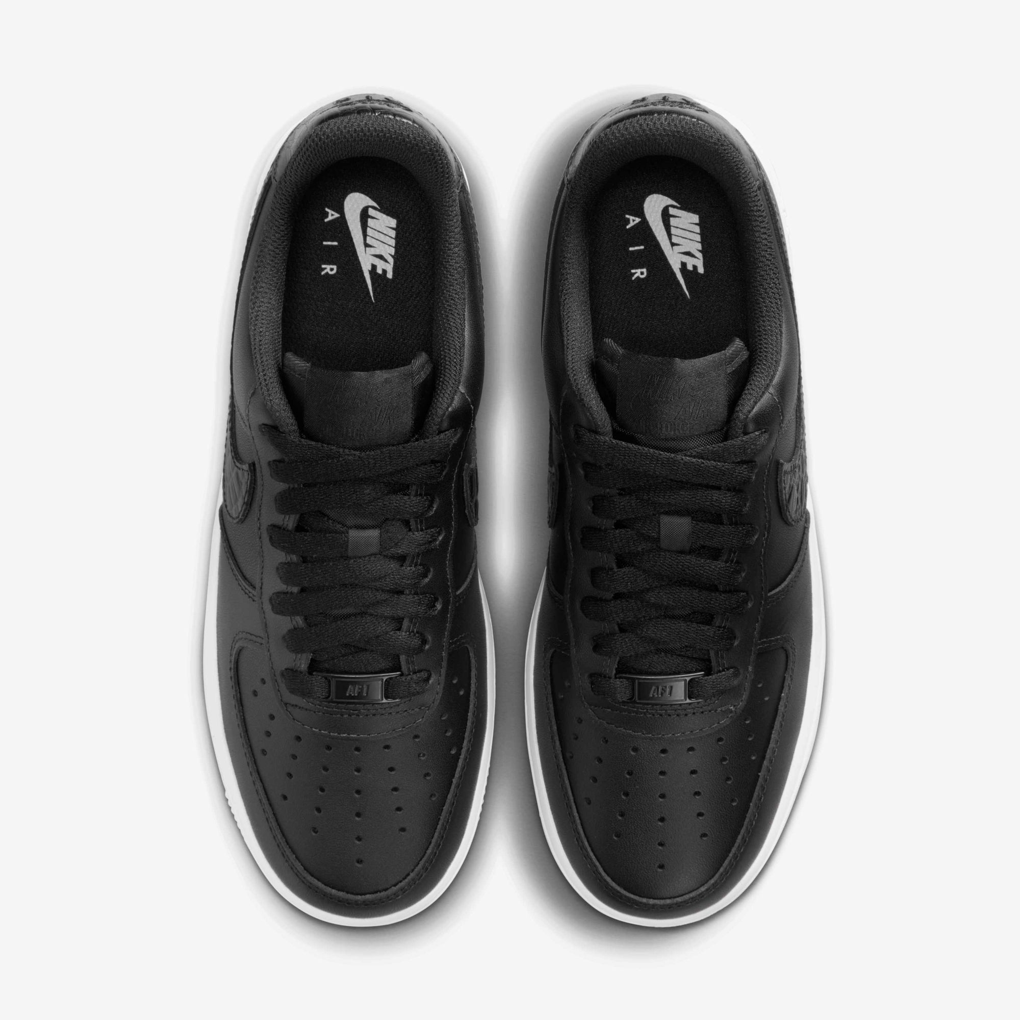 Дамски кецове Nike Air Force 1 '07 SE IO4837-001 отгоре