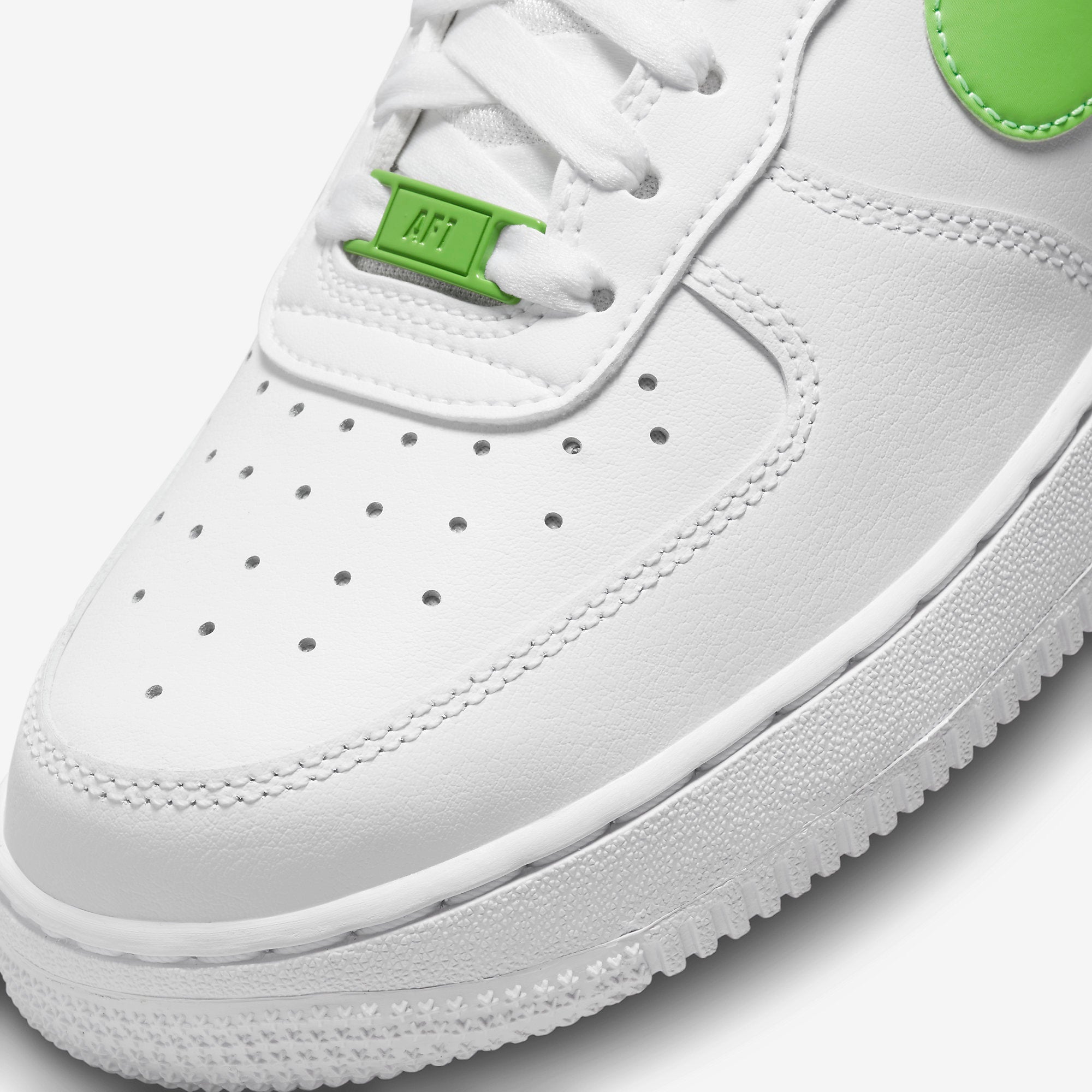 Дамски кецове Nike Air Force 1 Low - DD8959-112 детайл отпред