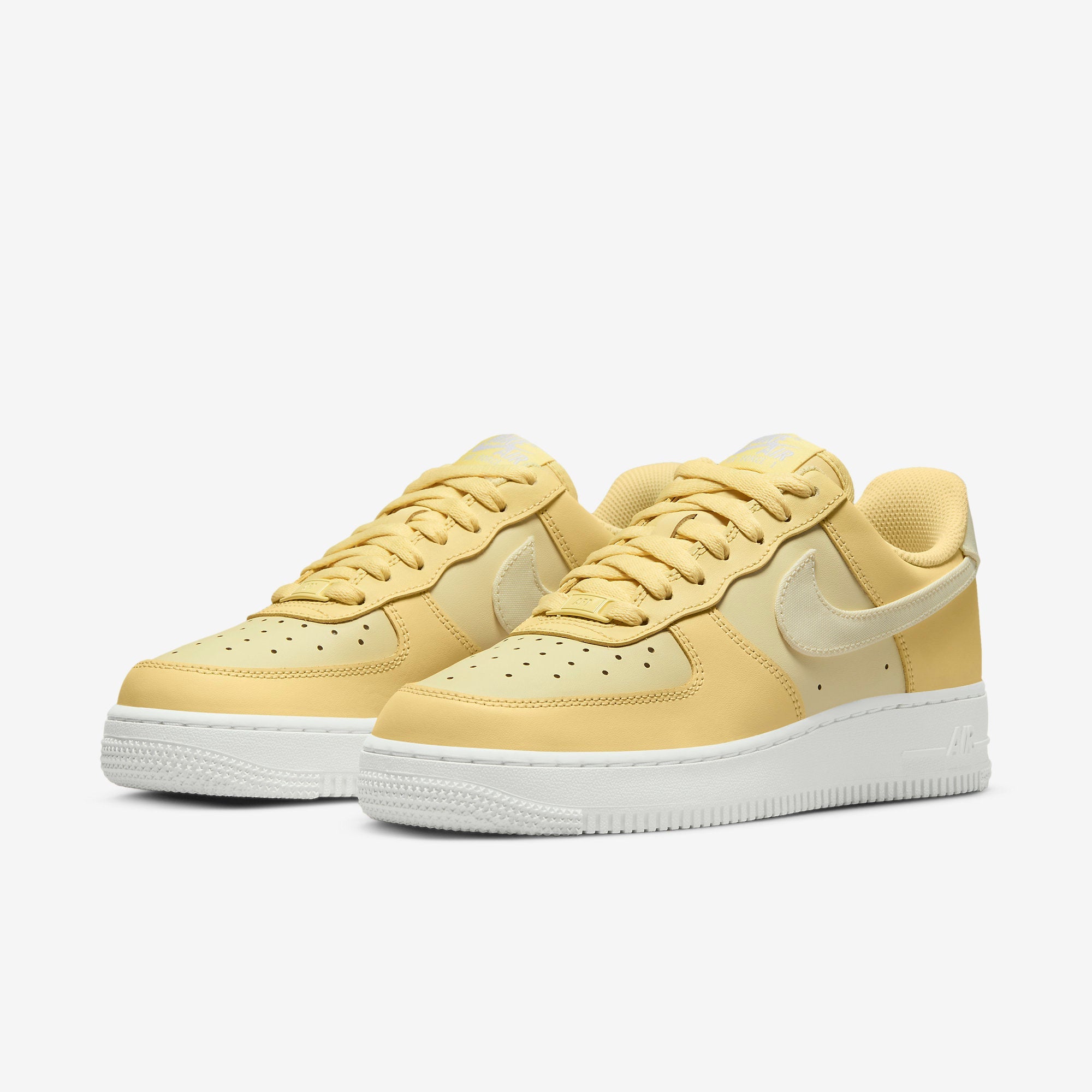 Дамски кецове Nike Air Force 1 Low - DJ9945-700 отпред