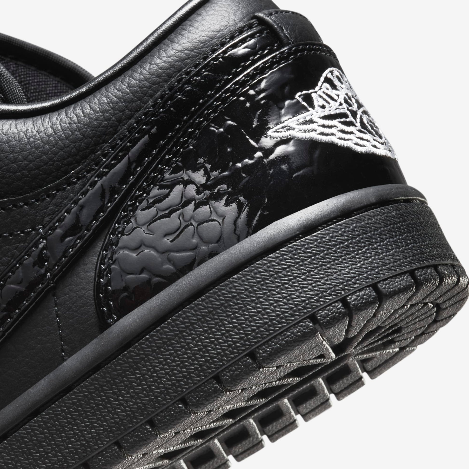 Дамски кецове Air Jordan 1 Low SE "Black Patent" - Airhouse