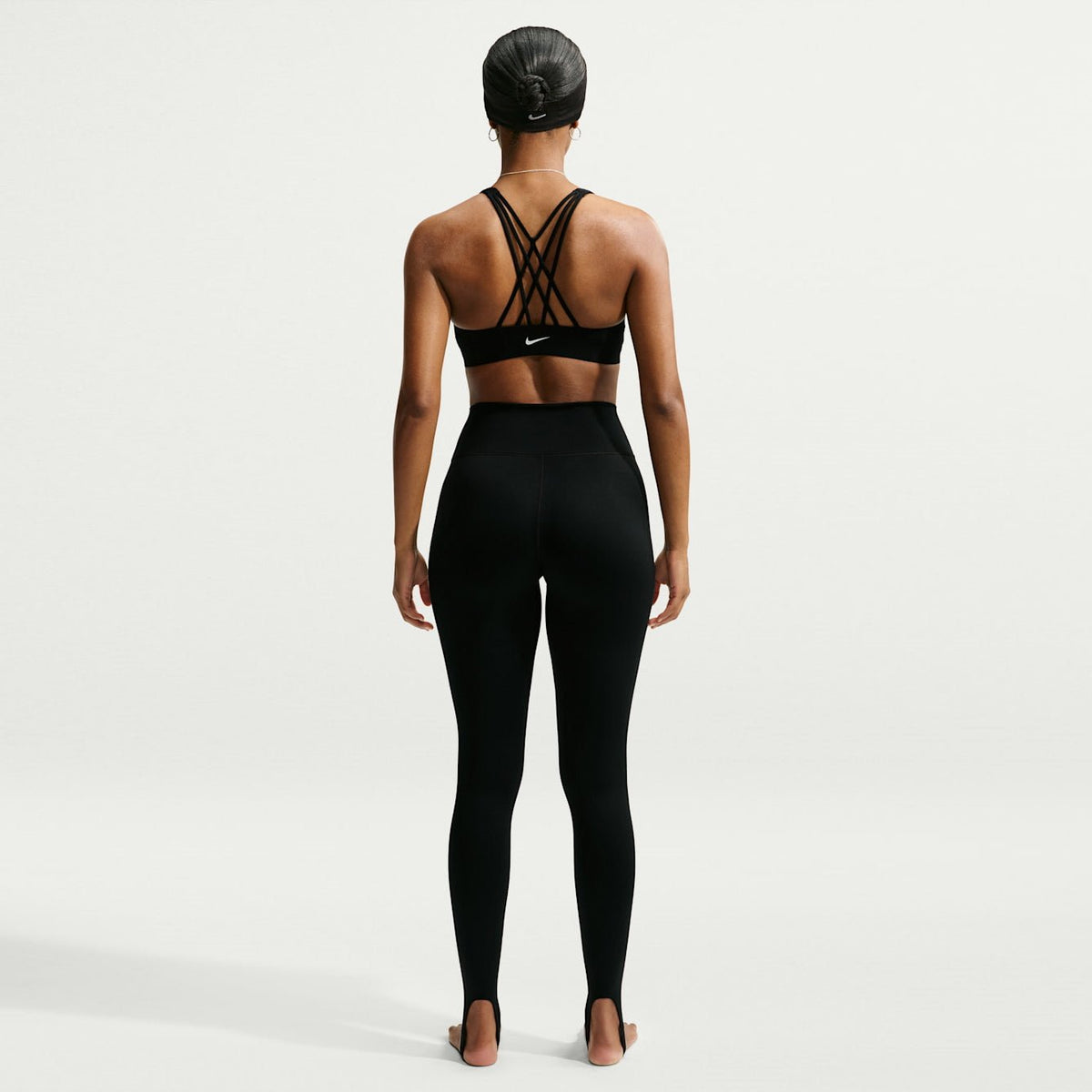 Дамски клин Nike One High-Waisted Full-Length Stirrup Leggings - IV4933-010 модел отзад