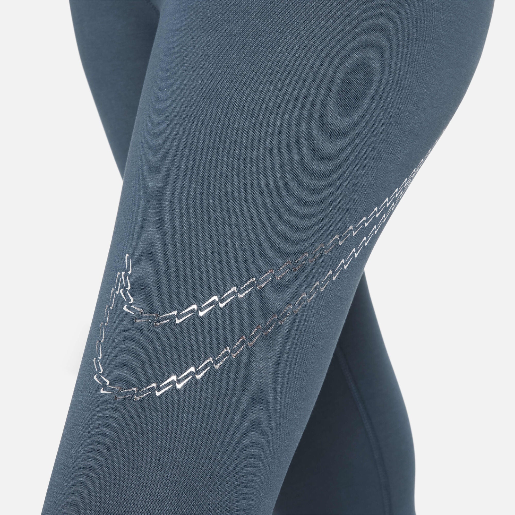 Дамски клин Nike Sportswear Premium Essential High-Waisted Shine Leggings - FB8766-328 детайл лого