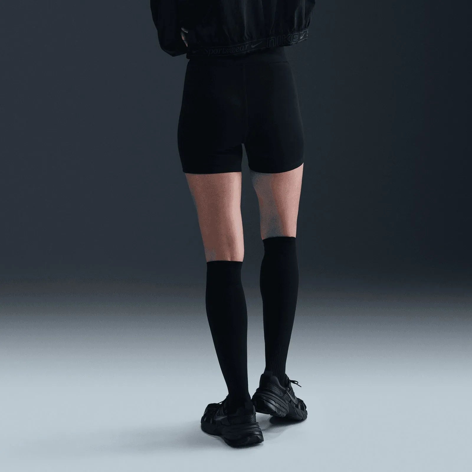Дамски къс клин Nike Sportswear Classic High-Waisted Biker Shorts - HJ1019-010 отзад