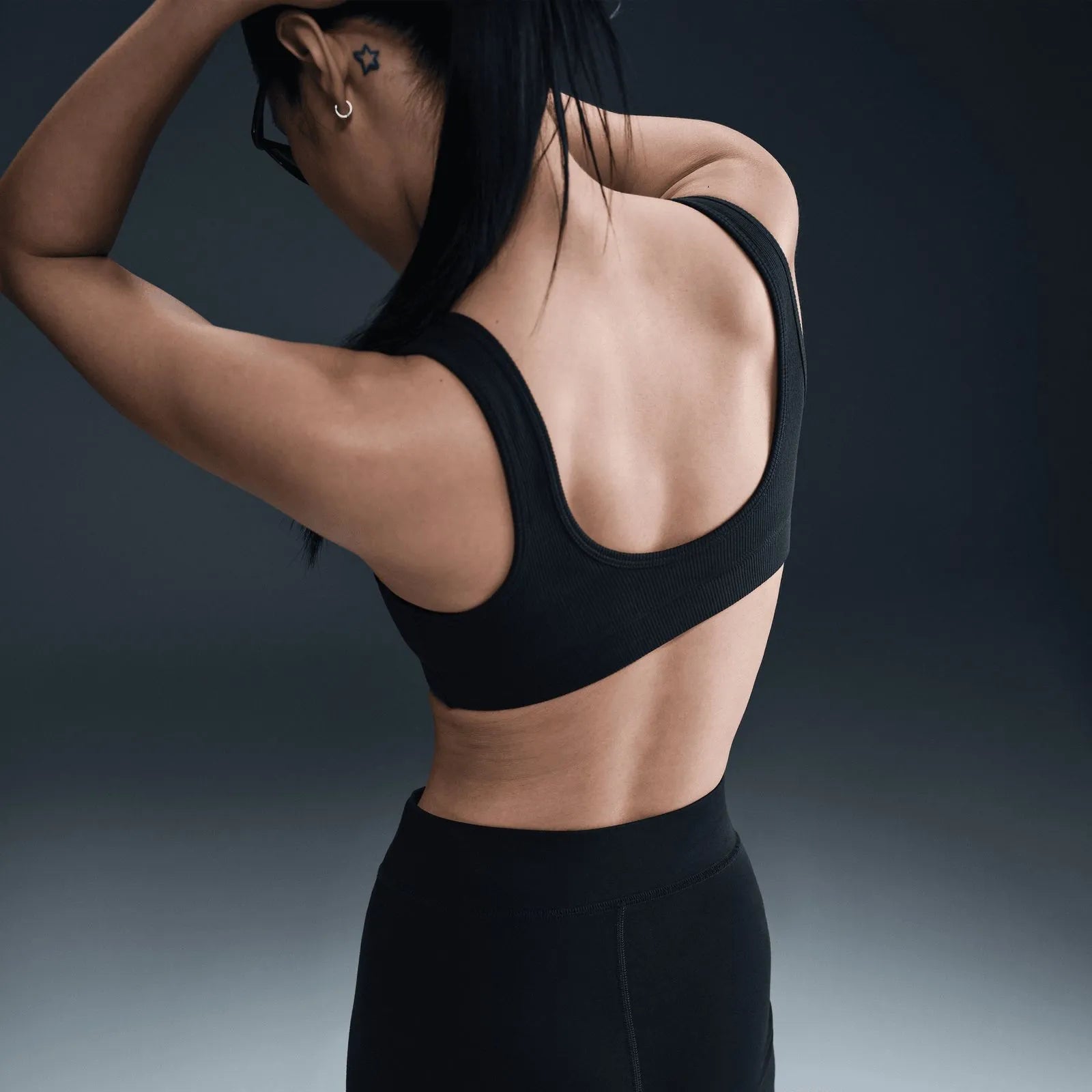 Дамски къс клин Nike Sportswear Classic High-Waisted Biker Shorts - HJ1019-010 детайл отзад
