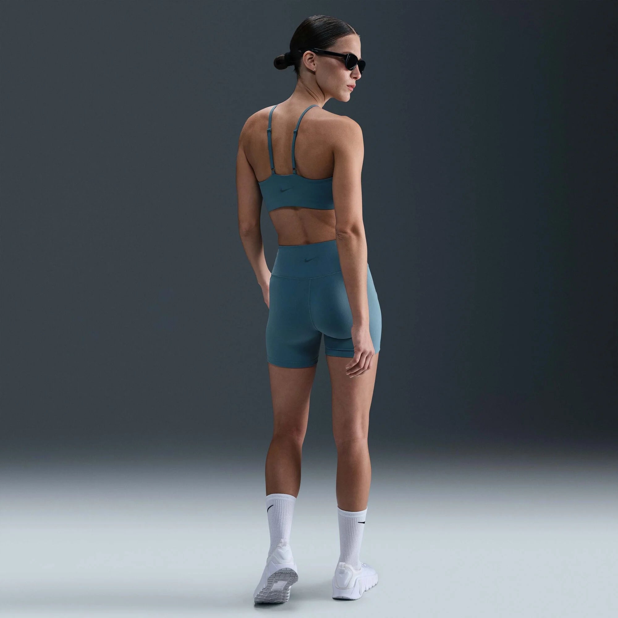 Дамски къс клин Nike One High-Waisted Biker Shorts - HJ3646-006 модел отзад