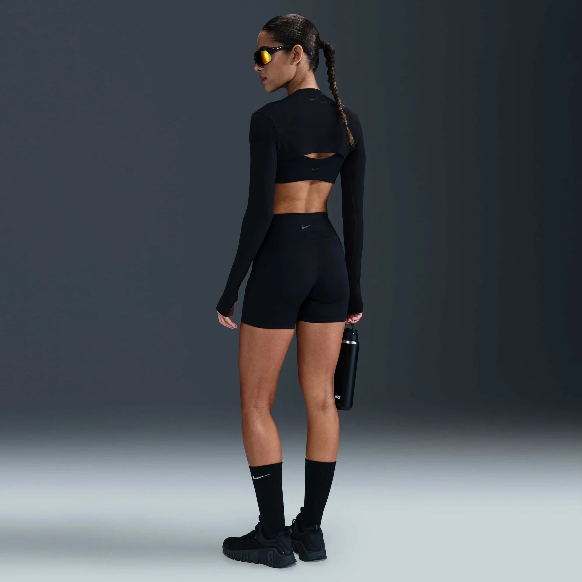 Дамски къс клин Nike One High-Waisted Biker Shorts - HJ3646-010 модел отзад