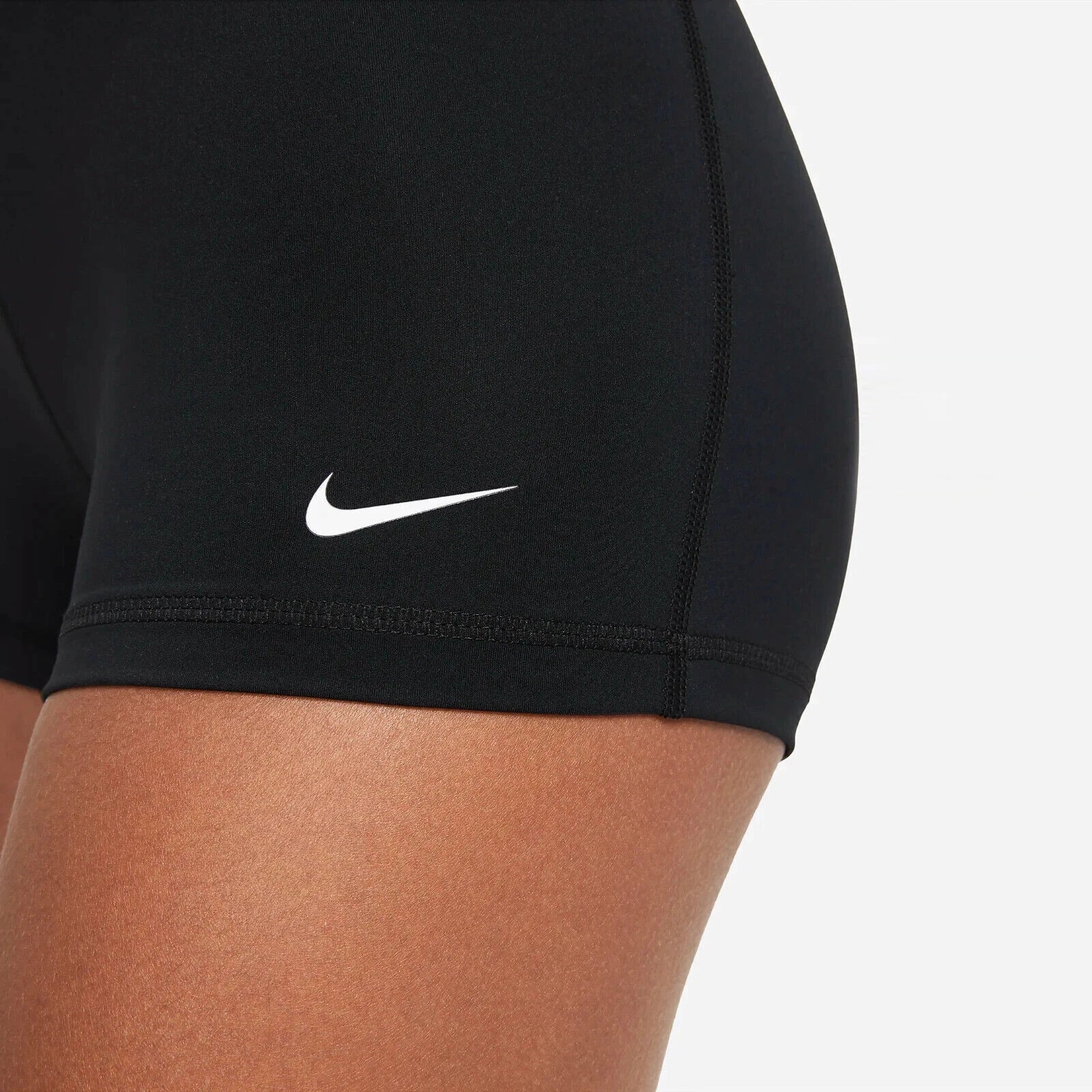 Дамски къс клин Nike Pro 365 Shorts - CZ9857-010 детайл лого