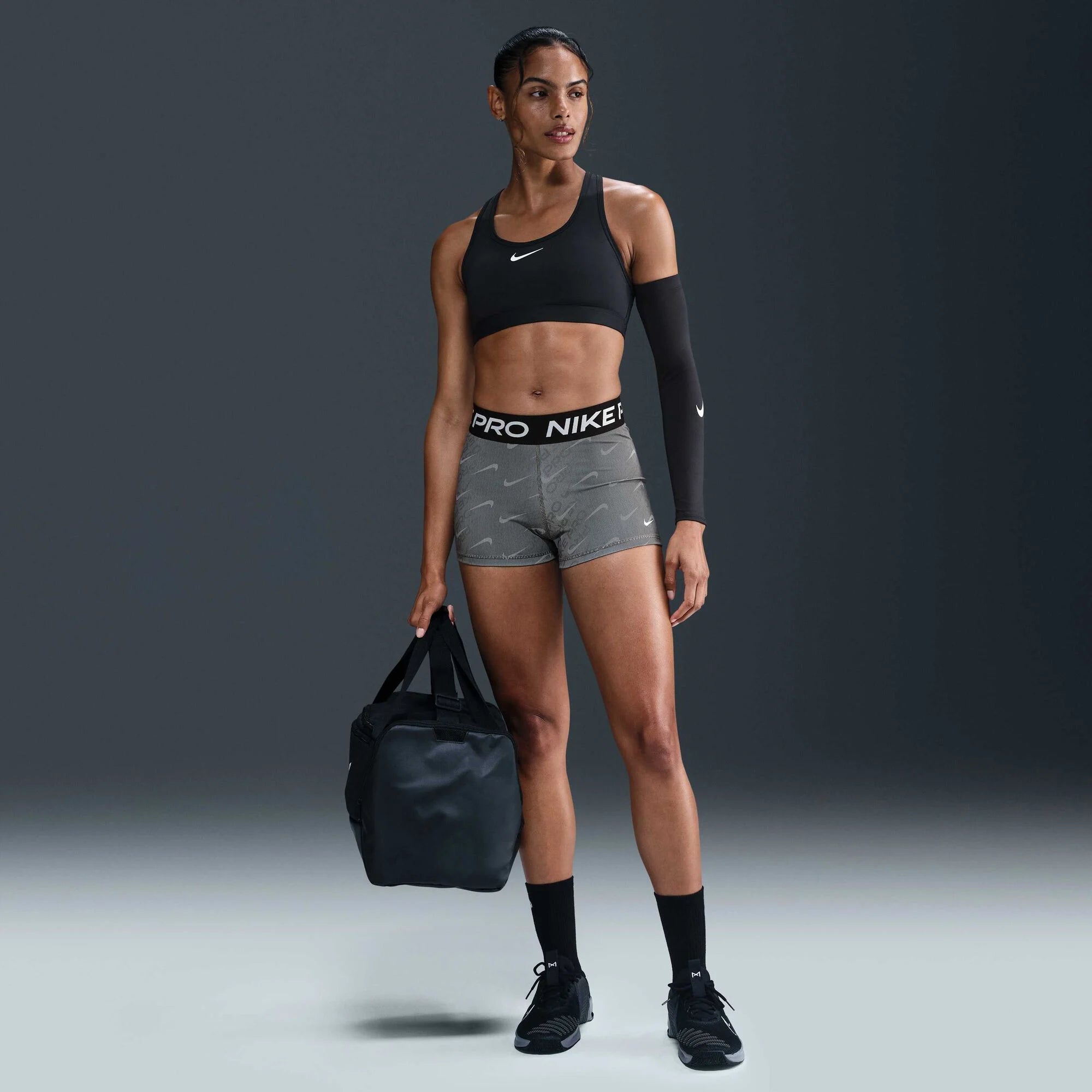 Дамски къс клин Nike Pro Mid-Rise Printed Biker Shorts - HM6093-010 модел отпред