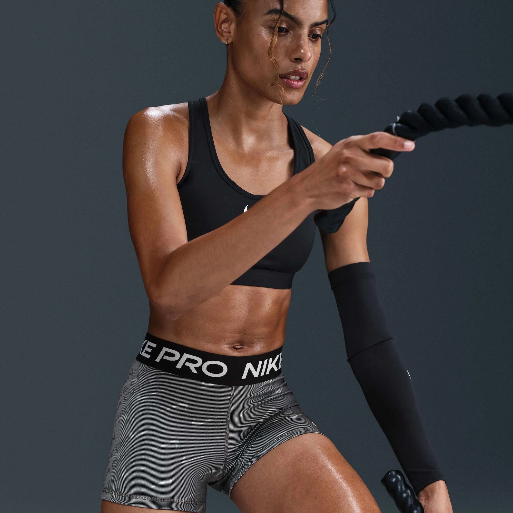 Дамски къс клин Nike Pro Mid-Rise Printed Biker Shorts - HM6093-010 модел