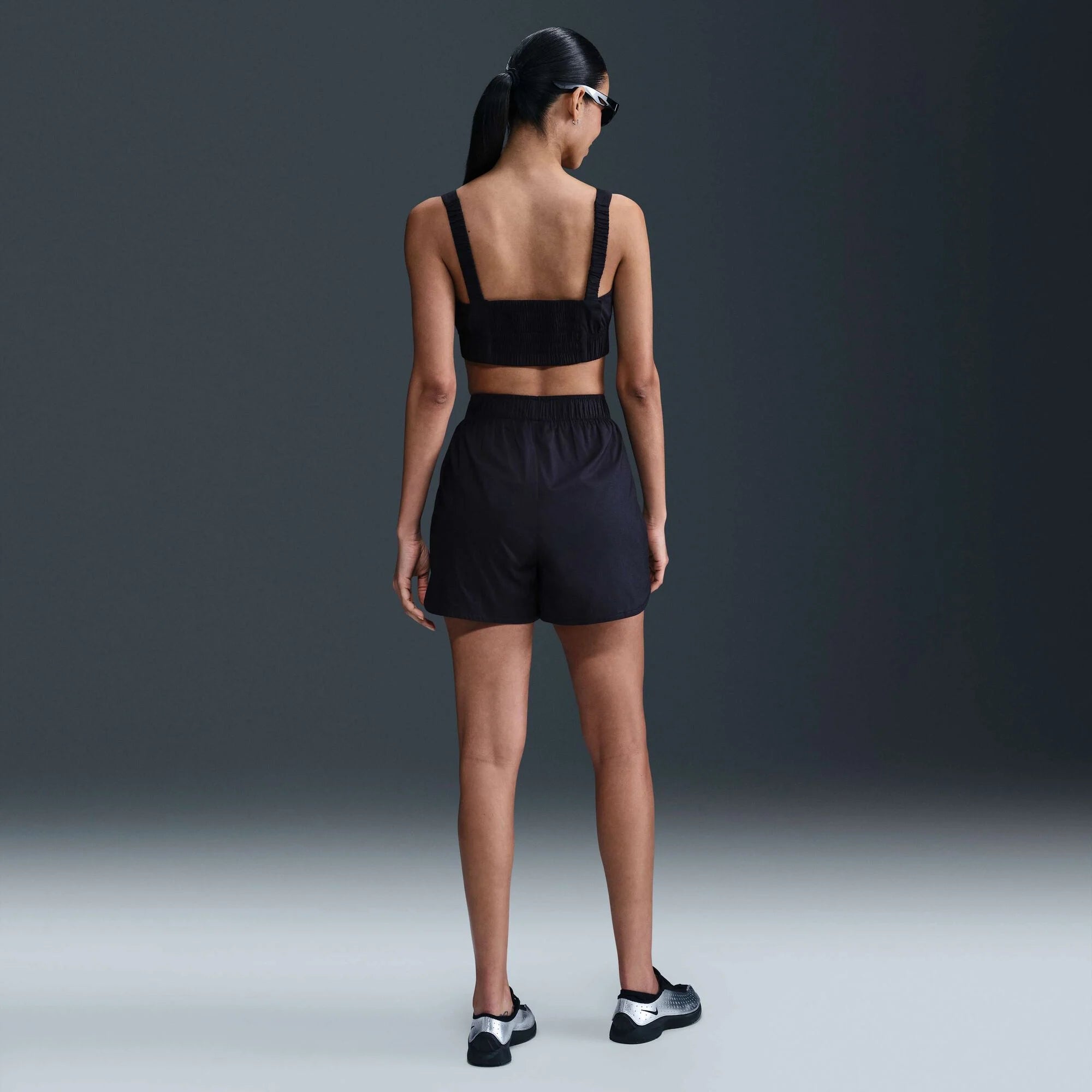 Дамски къс панталон Nike Sportswear Chill Poplin Mid-Rise Shorts - HJ0721-011 модел отзад