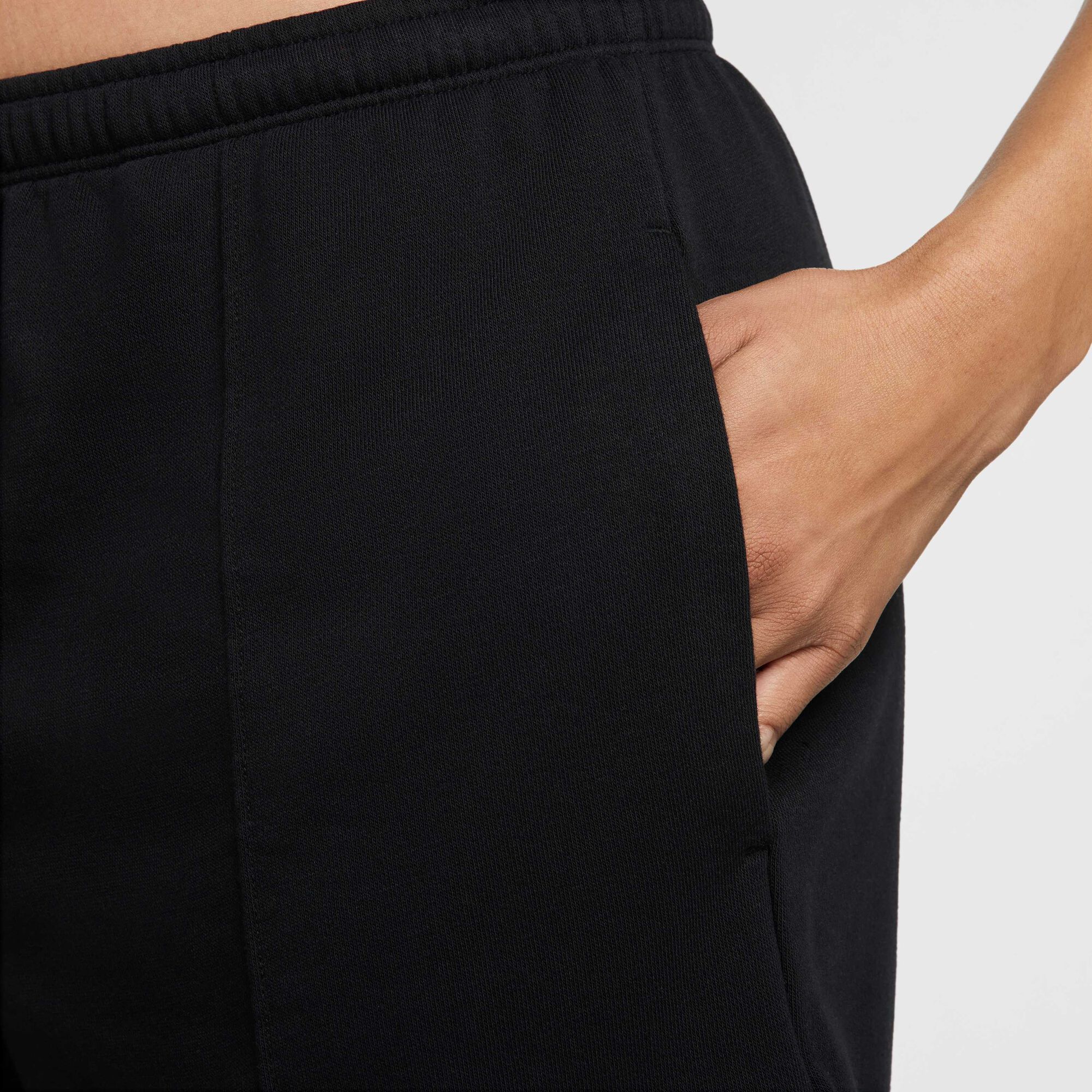Дамски къс панталон Nike Sportswear Chill Terry Mid-Rise French Terry Shorts - HF6940-010 детайл джоб