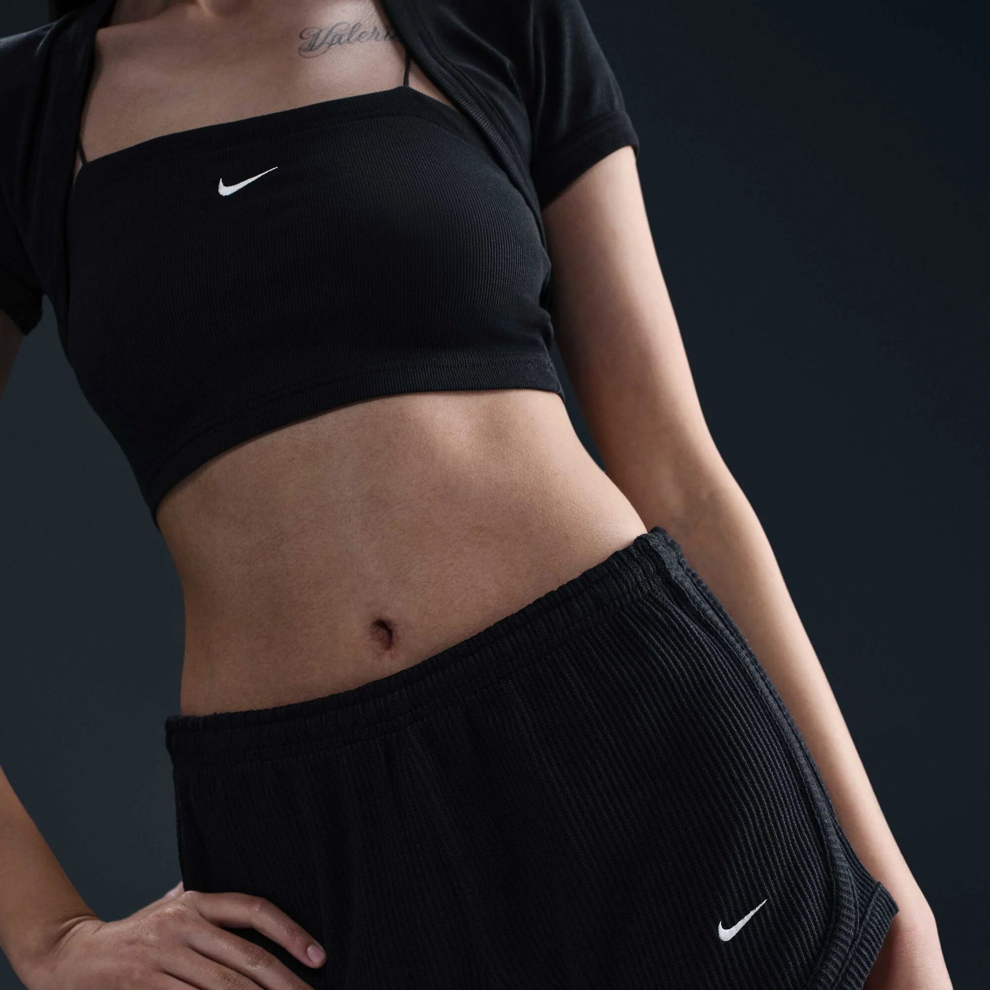 Дамски къс панталон Nike Sportswear Chill Waffle Mid-Rise Shorts - HJ3842-011 детайл отпред