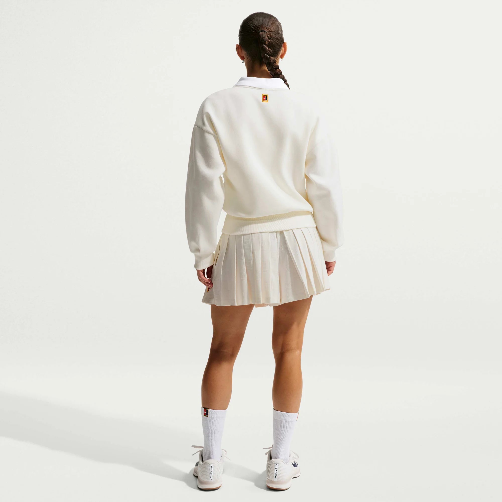 Дамски къс панталон Nike Court Collection Dri-FIT High-Waisted Tennis Shorts - IB0769-133 модел отзад