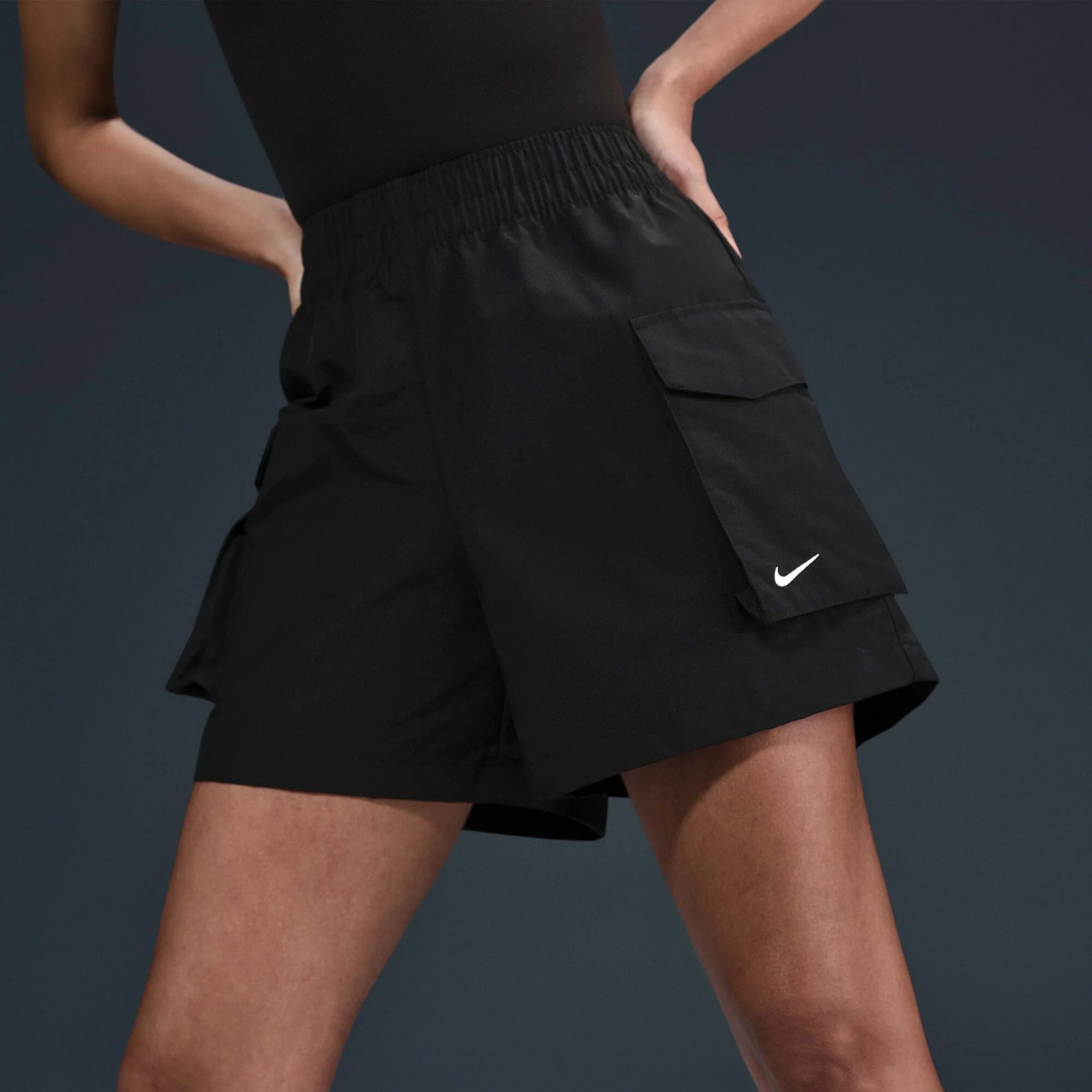 Дамски къс панталон Nike Sportswear Essential Woven High-Waisted Cargo Shorts - HM6982-010