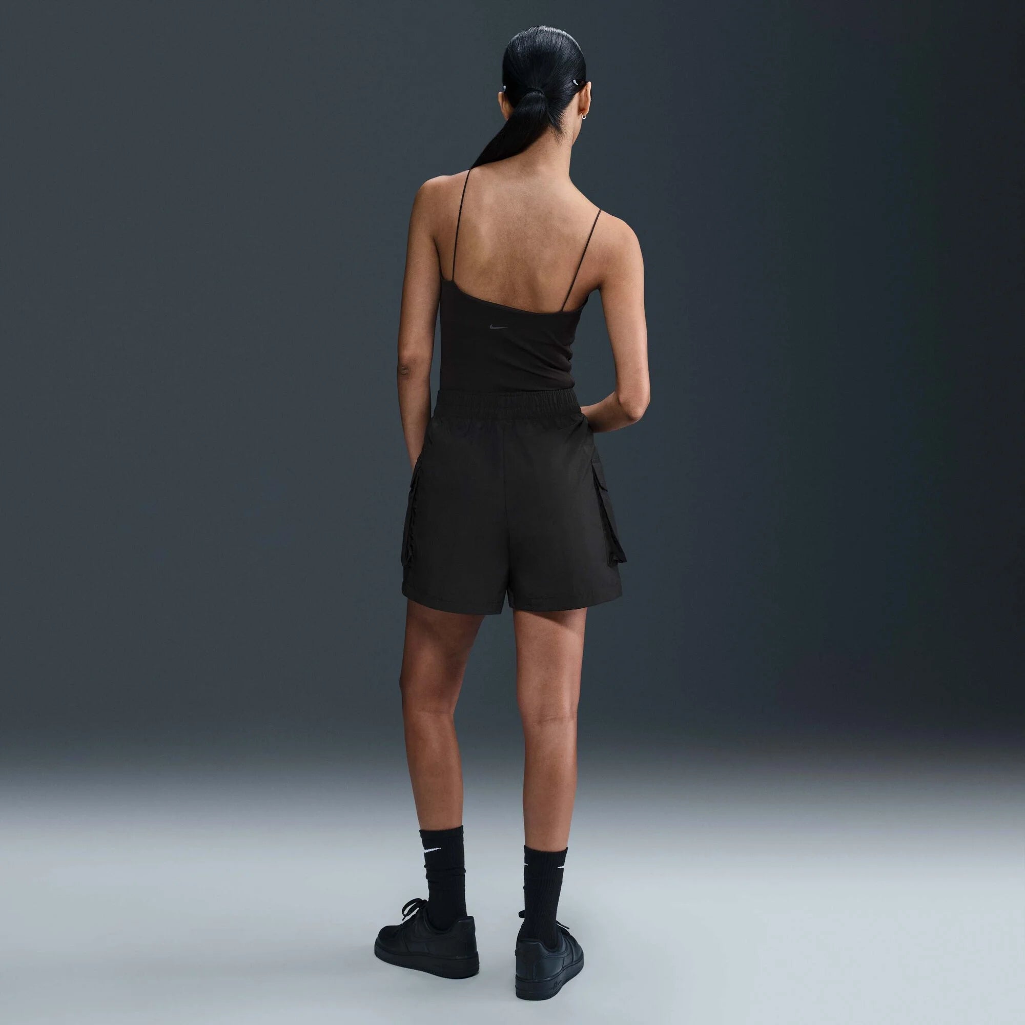 Дамски къс панталон Nike Sportswear Essential Woven High-Waisted Cargo Shorts - HM6982-010 модел отзад