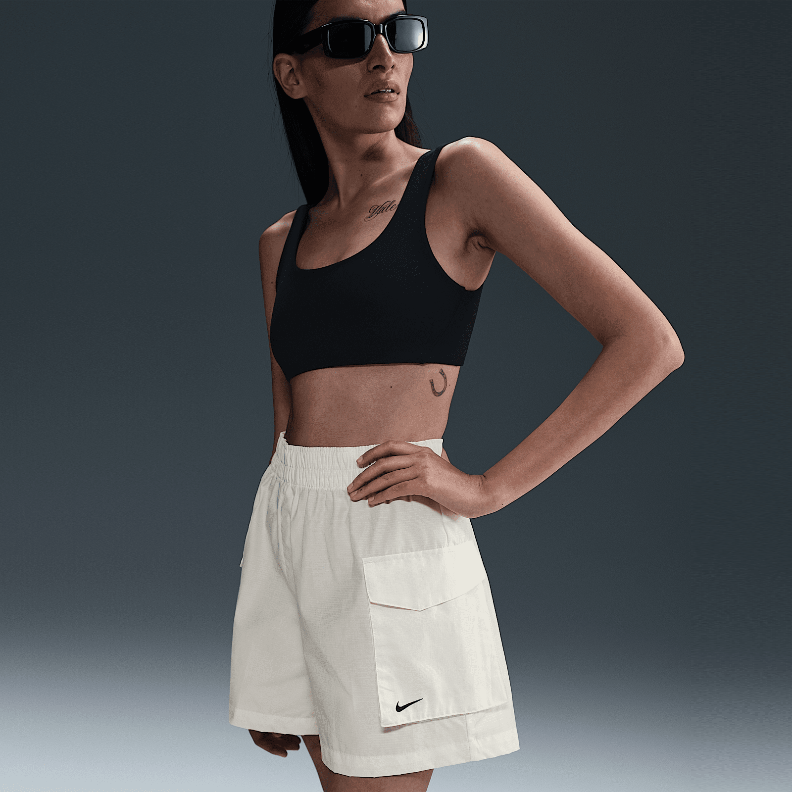 Дамски къс панталон Nike Sportswear Essential Woven High-Waisted Cargo Shorts - HM6982-133