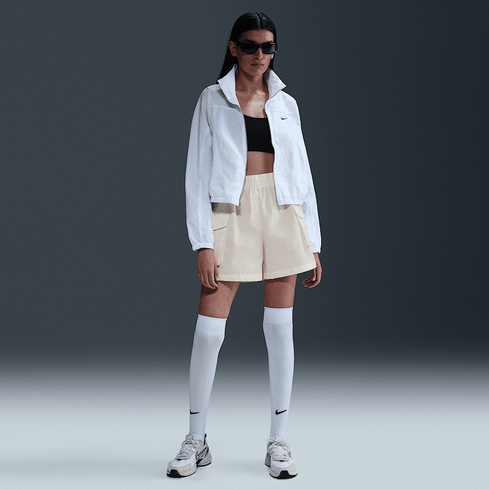 Дамски къс панталон Nike Sportswear Essential Woven High-Waisted Cargo Shorts - HM6982-133 модел отпред