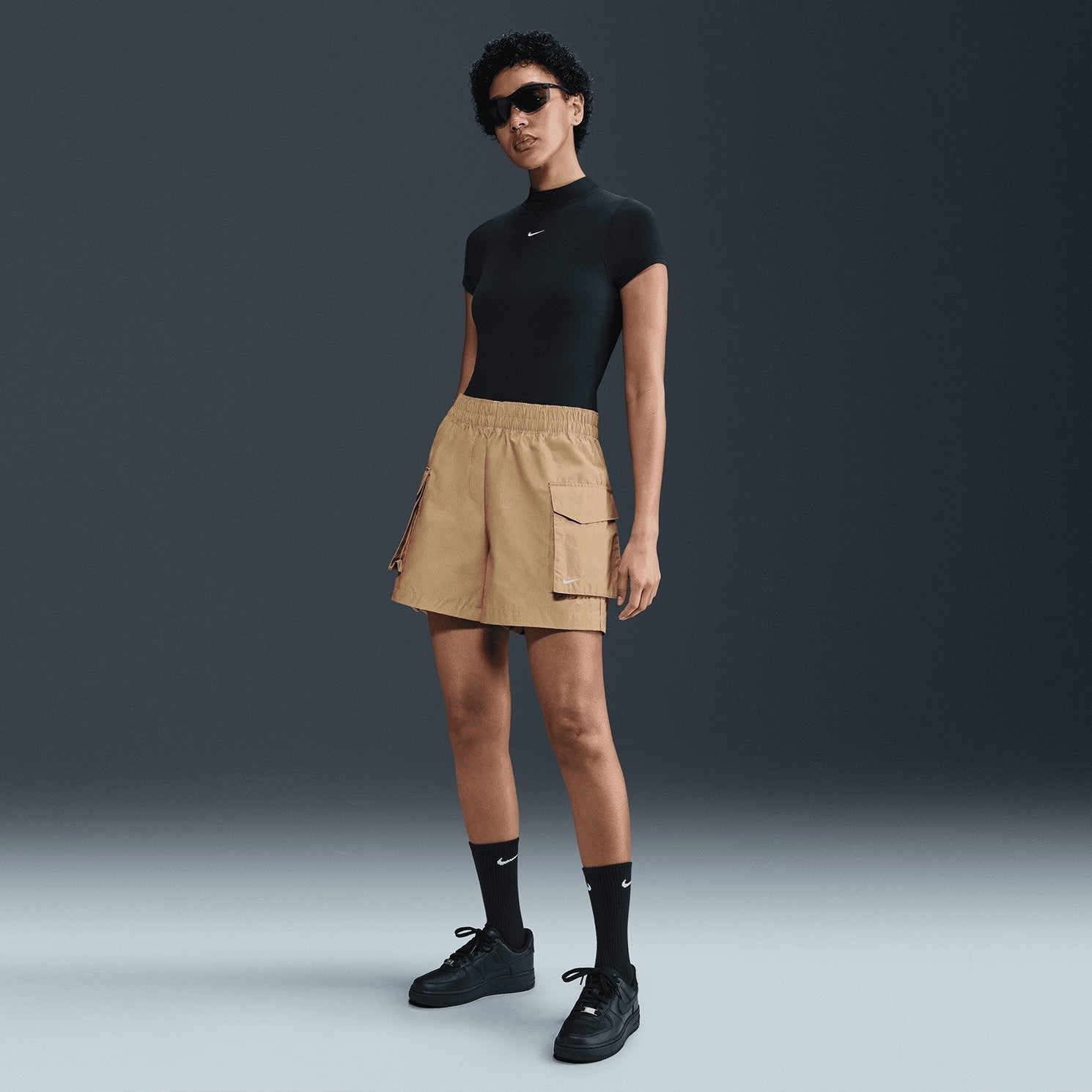 Дамски къс панталон Nike Sportswear Essential Woven High-Waisted Cargo Shorts - HM6982-297 модел отпред