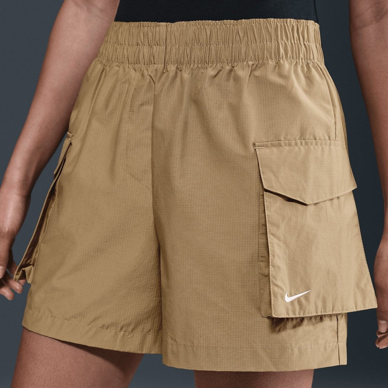 Дамски къс панталон Nike Sportswear Essential Woven High-Waisted Cargo Shorts - HM6982-297 отпред