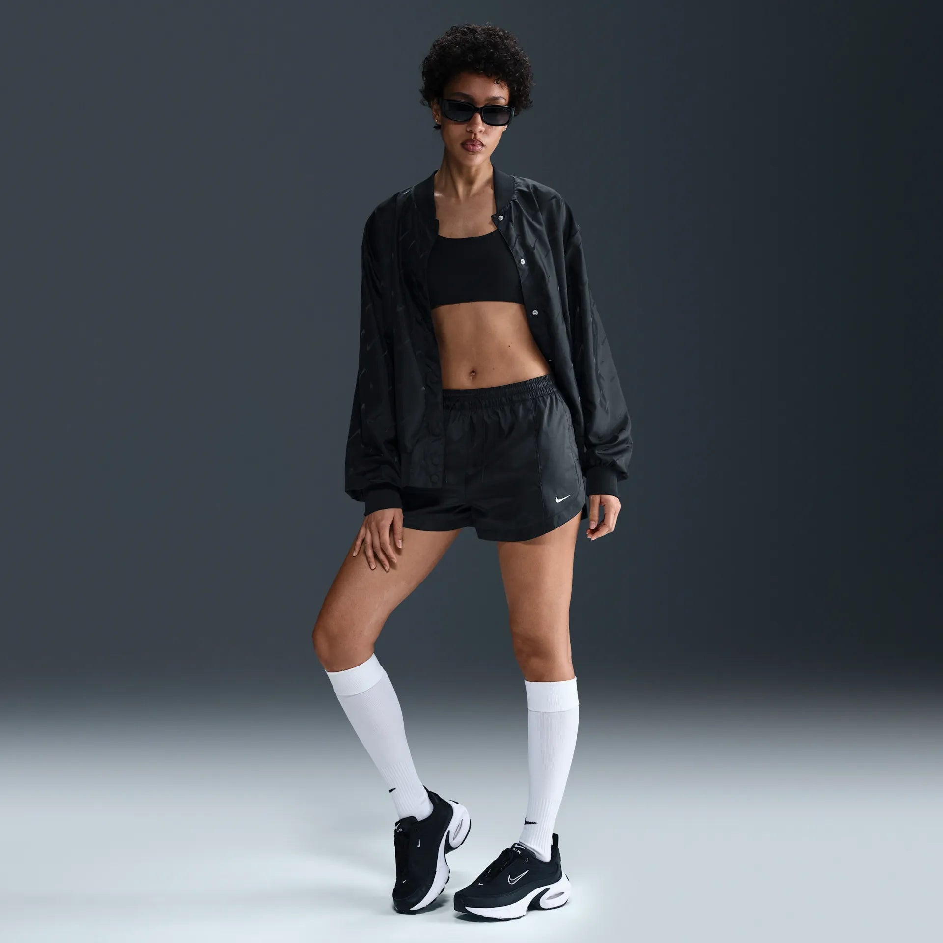 Дамски къс панталон Nike Windrunner Woven Mid Rise Shorts - HM8402-010 модел отпред