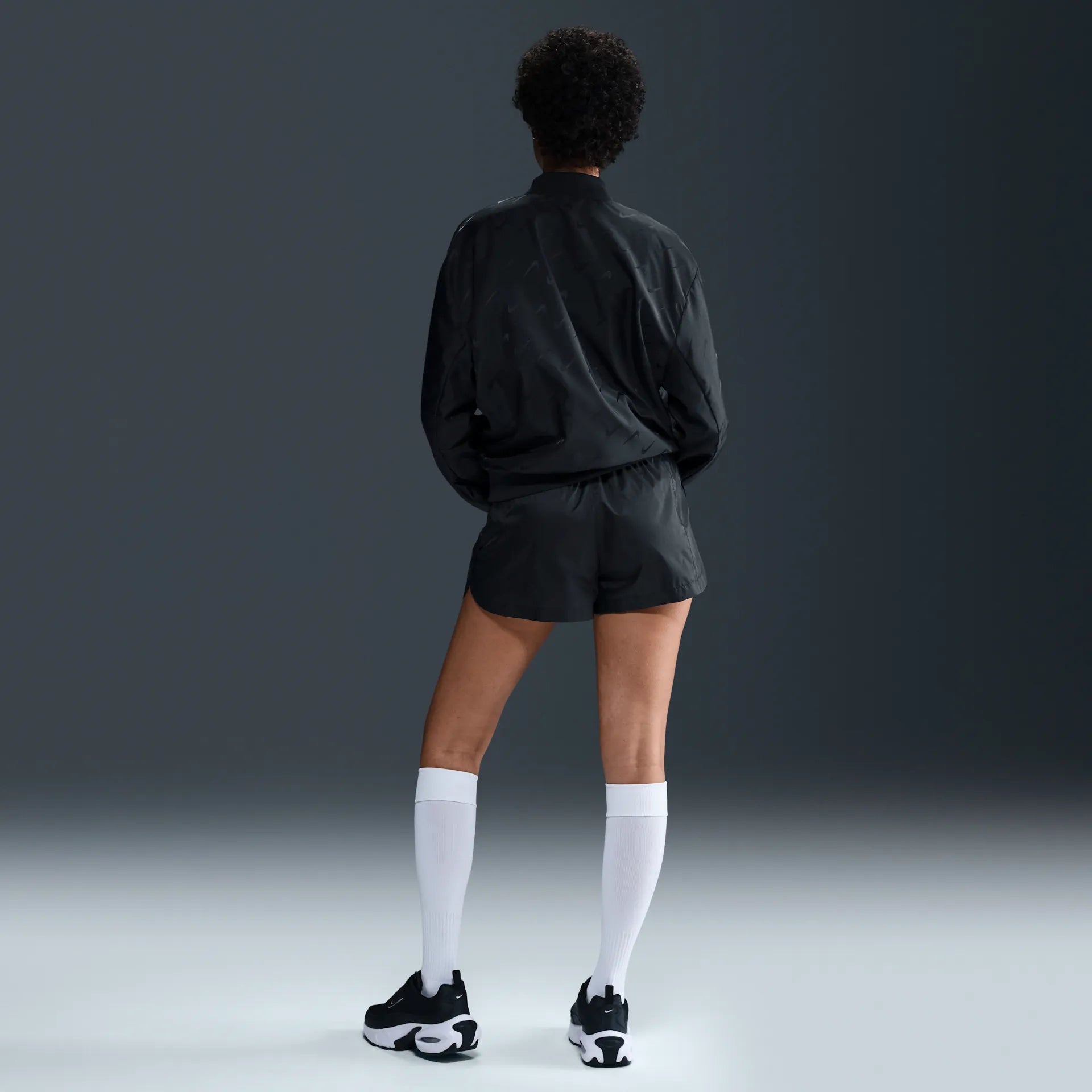 Дамски къс панталон Nike Windrunner Woven Mid Rise Shorts - HM8402-010 модел отзад
