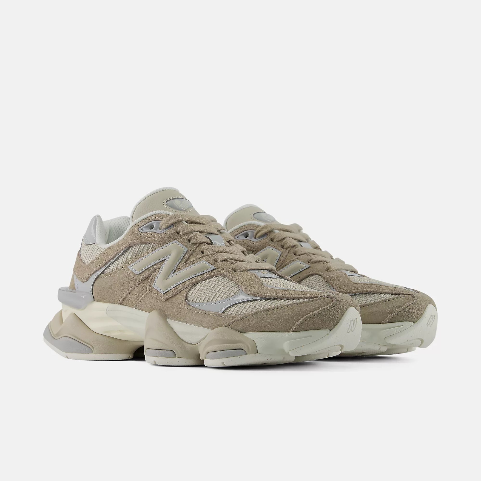 Дамски маратонки New Balance 9060 - U90608AP отпред