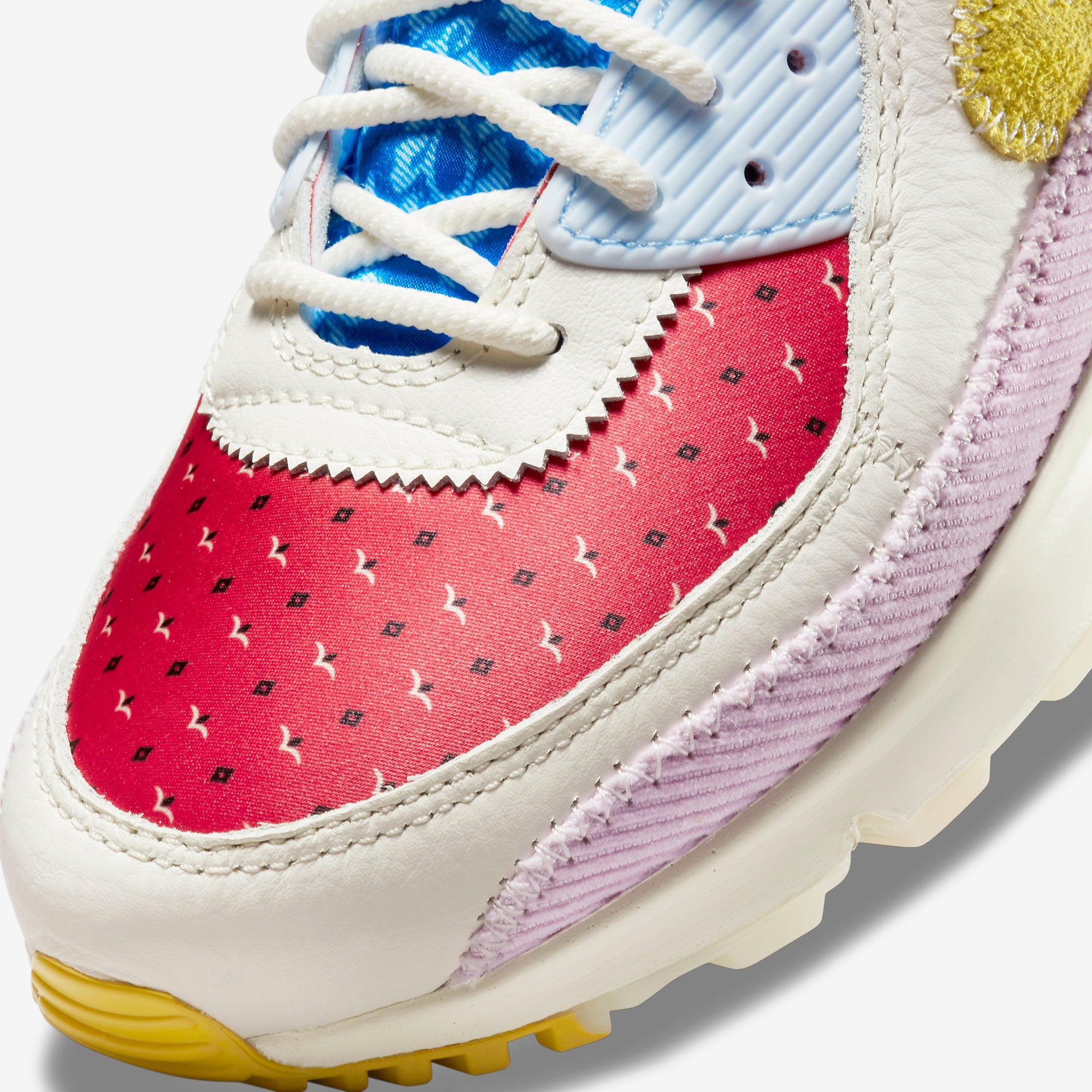 Дамски маратонки Nike Air Max 90 "Patchwork" - DM8075-100 детайл отпред