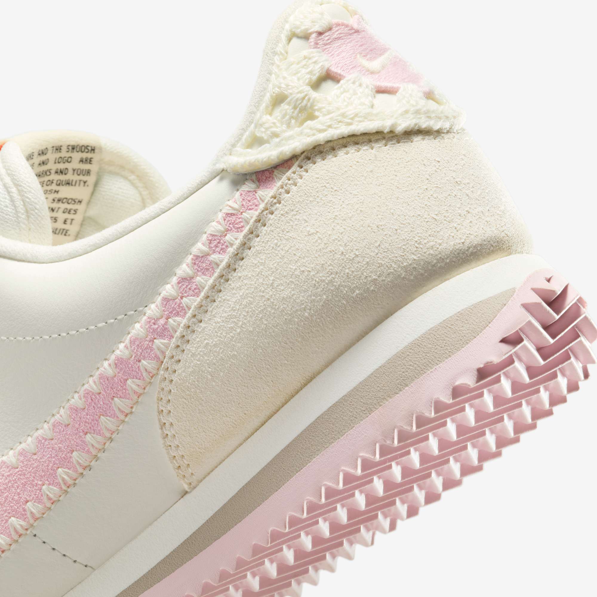 Дамски маратонки Nike Cortez "Valentine's Day" - HV6012-161 детайл отзад