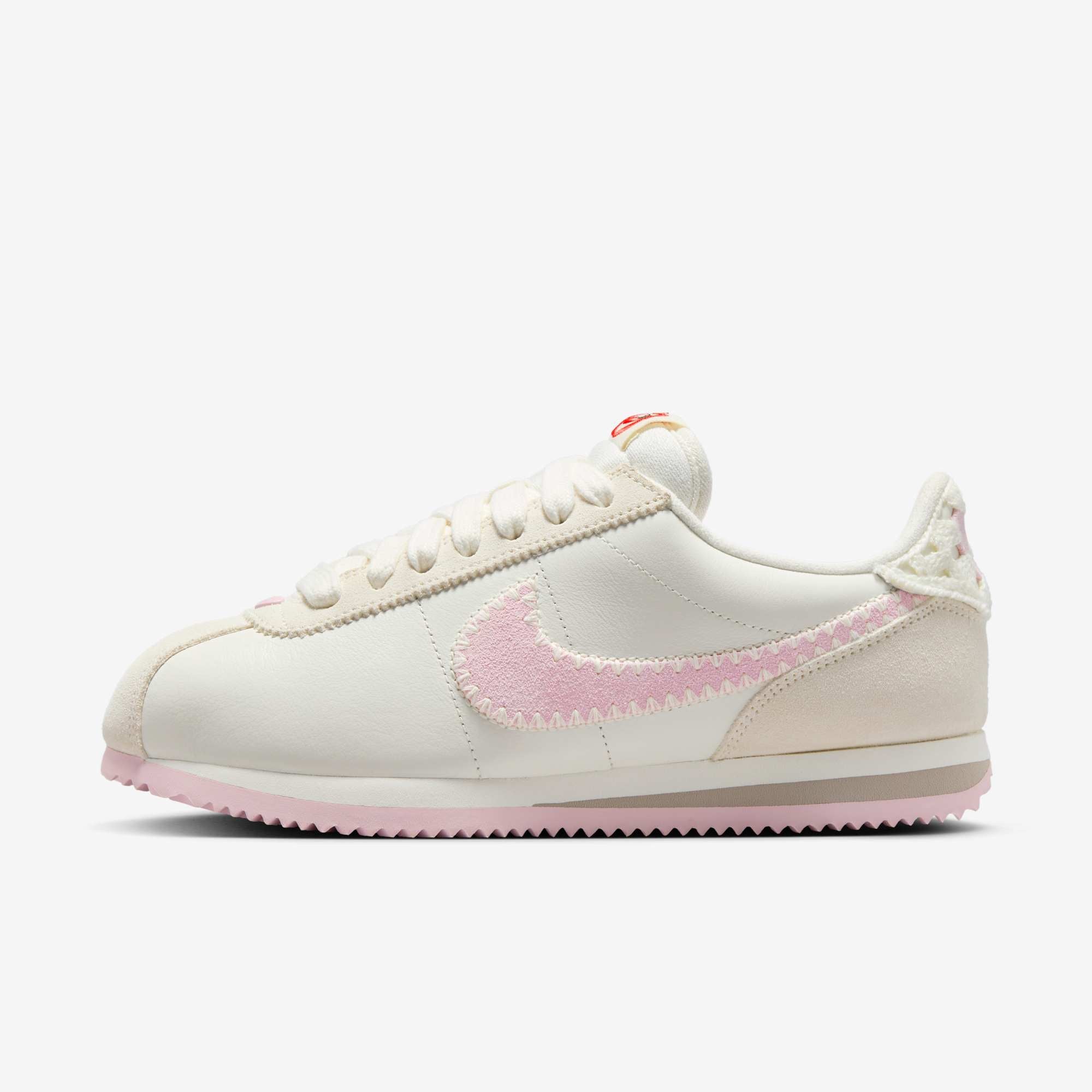Дамски маратонки Nike Cortez "Valentine's Day" - HV6012-161