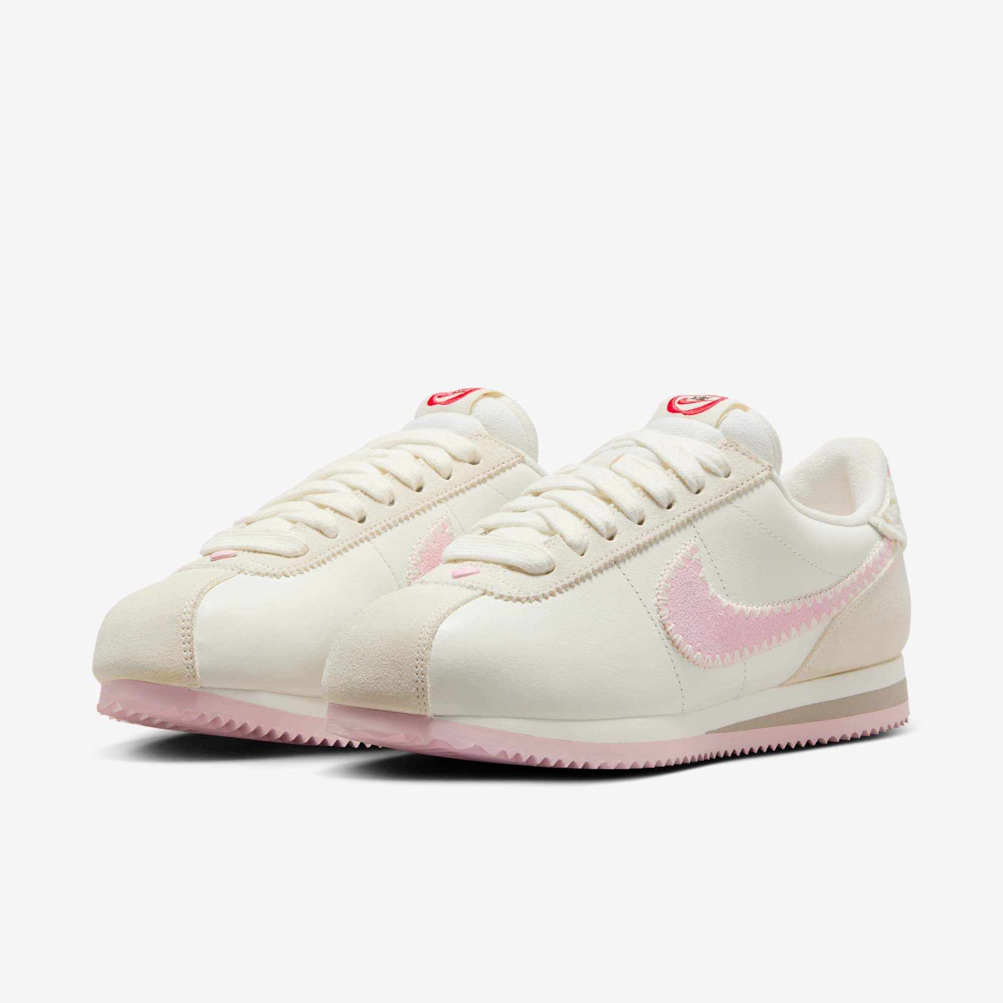 Дамски маратонки Nike Cortez "Valentine's Day" - HV6012-161 отпред