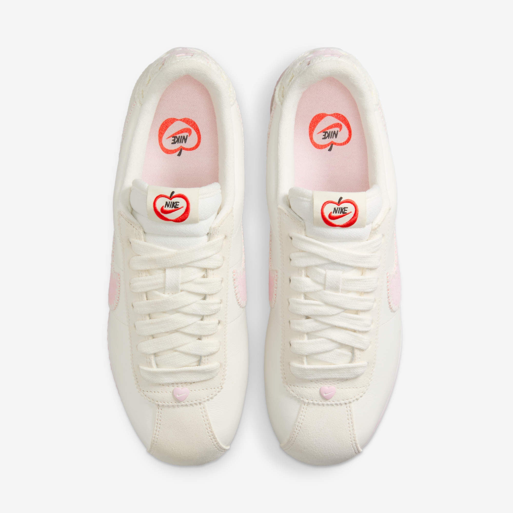 Дамски маратонки Nike Cortez "Valentine's Day" - HV6012-161 отгоре