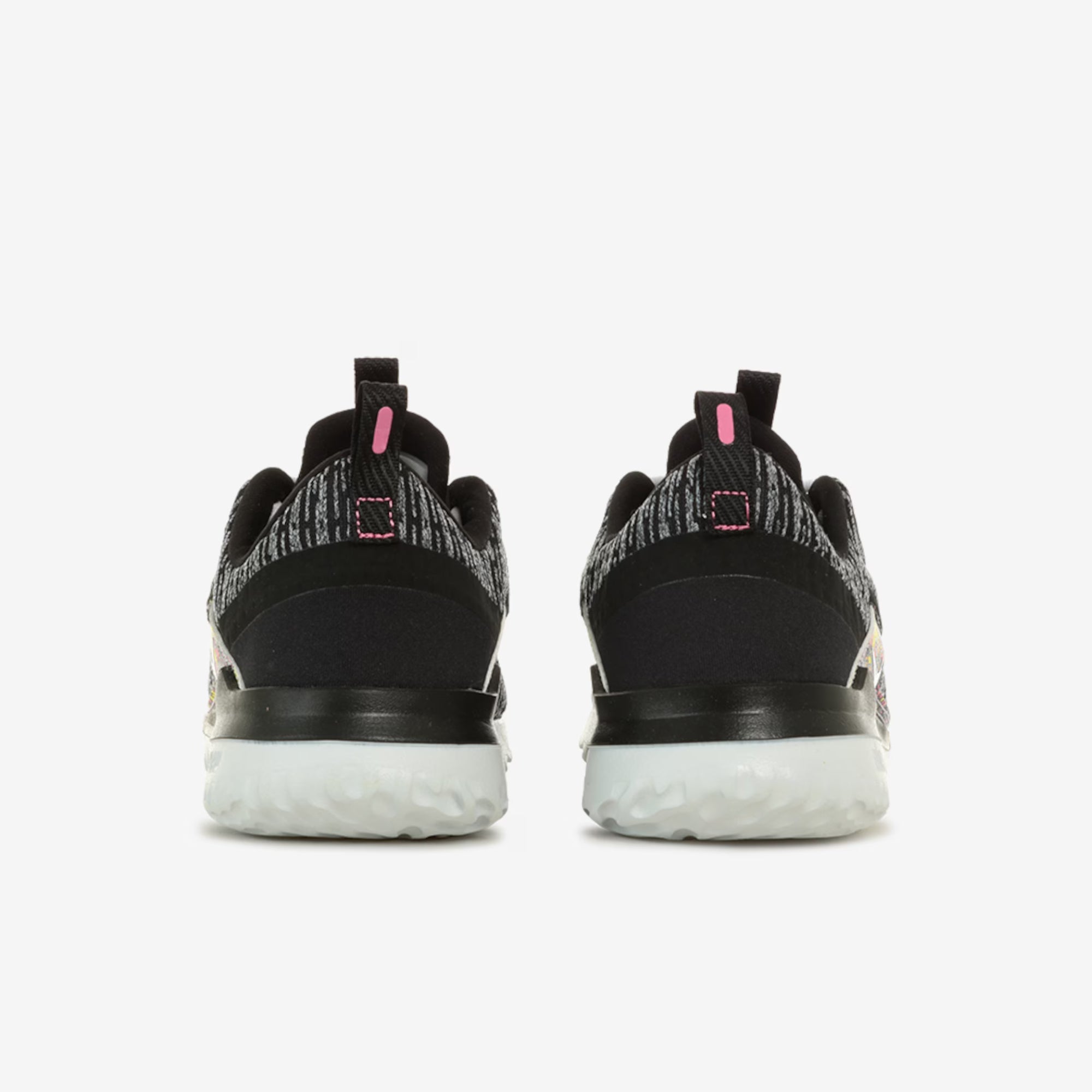 Дамски маратонки Nike Renew Arena - BQ9265-100 отзад